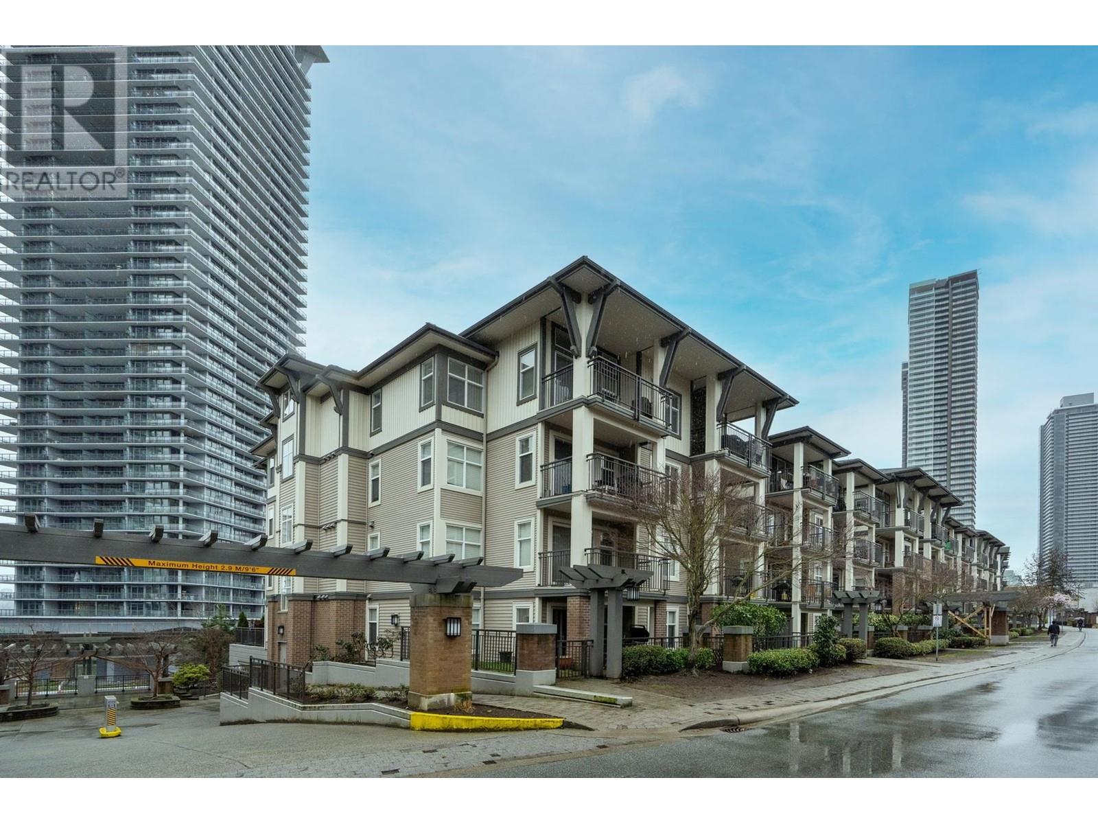 313 4768 Brentwood Drive, Burnaby, British Columbia  V5C 0C7 - Photo 3 - R2865738