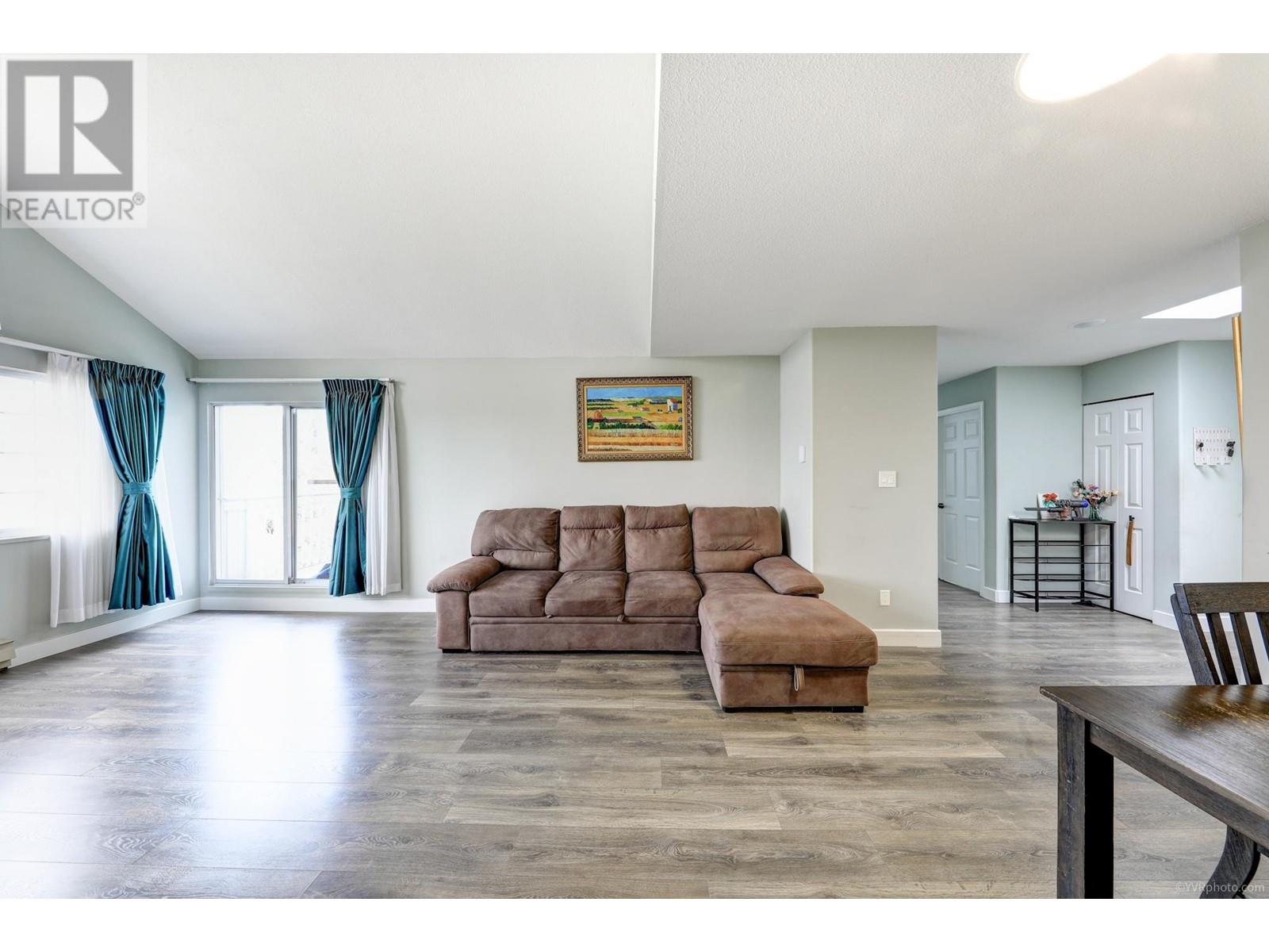 303 8120 Bennett Road, Richmond, British Columbia  V6Y 1N5 - Photo 2 - R2865764