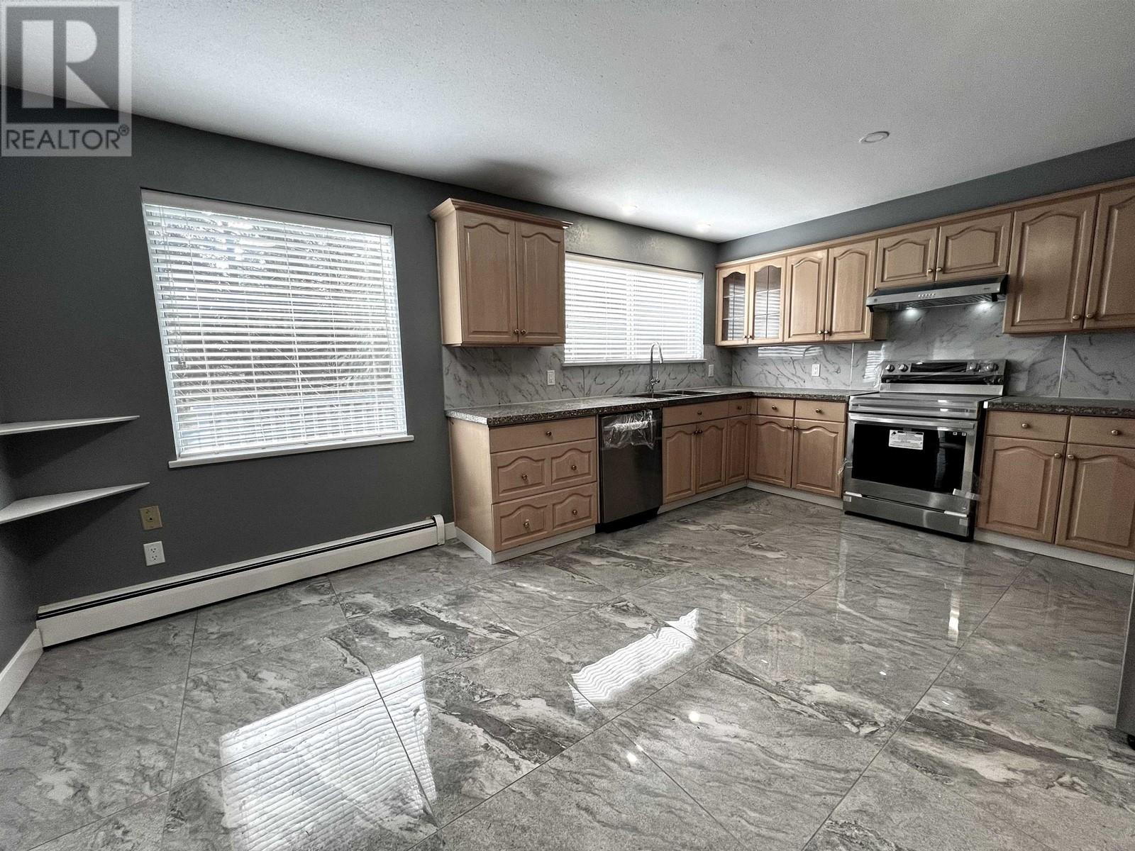 7462 Redrooffs Road, Halfmoon Bay, British Columbia  V7Z 1C3 - Photo 8 - R2865638