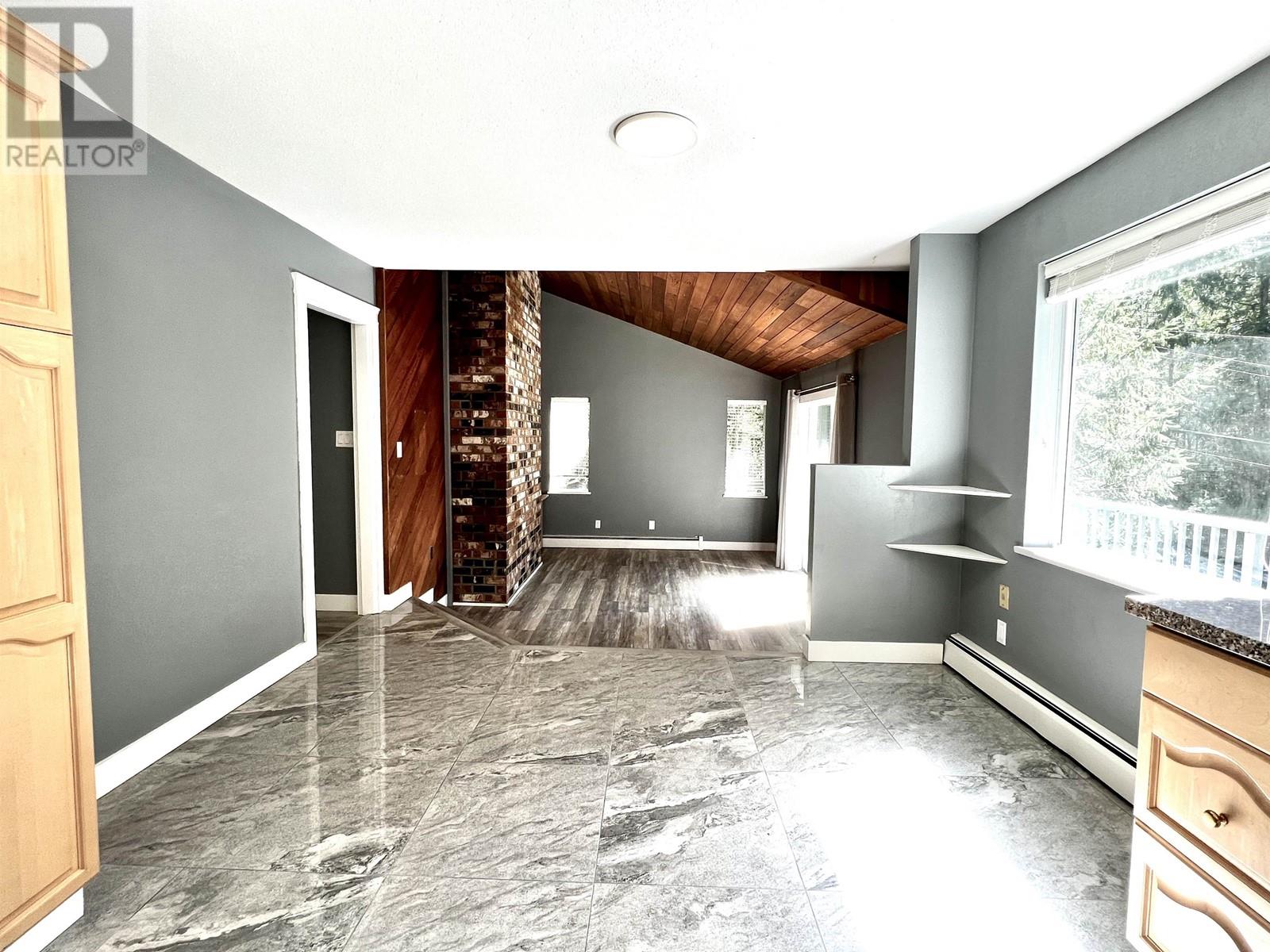 7462 Redrooffs Road, Halfmoon Bay, British Columbia  V7Z 1C3 - Photo 9 - R2865638