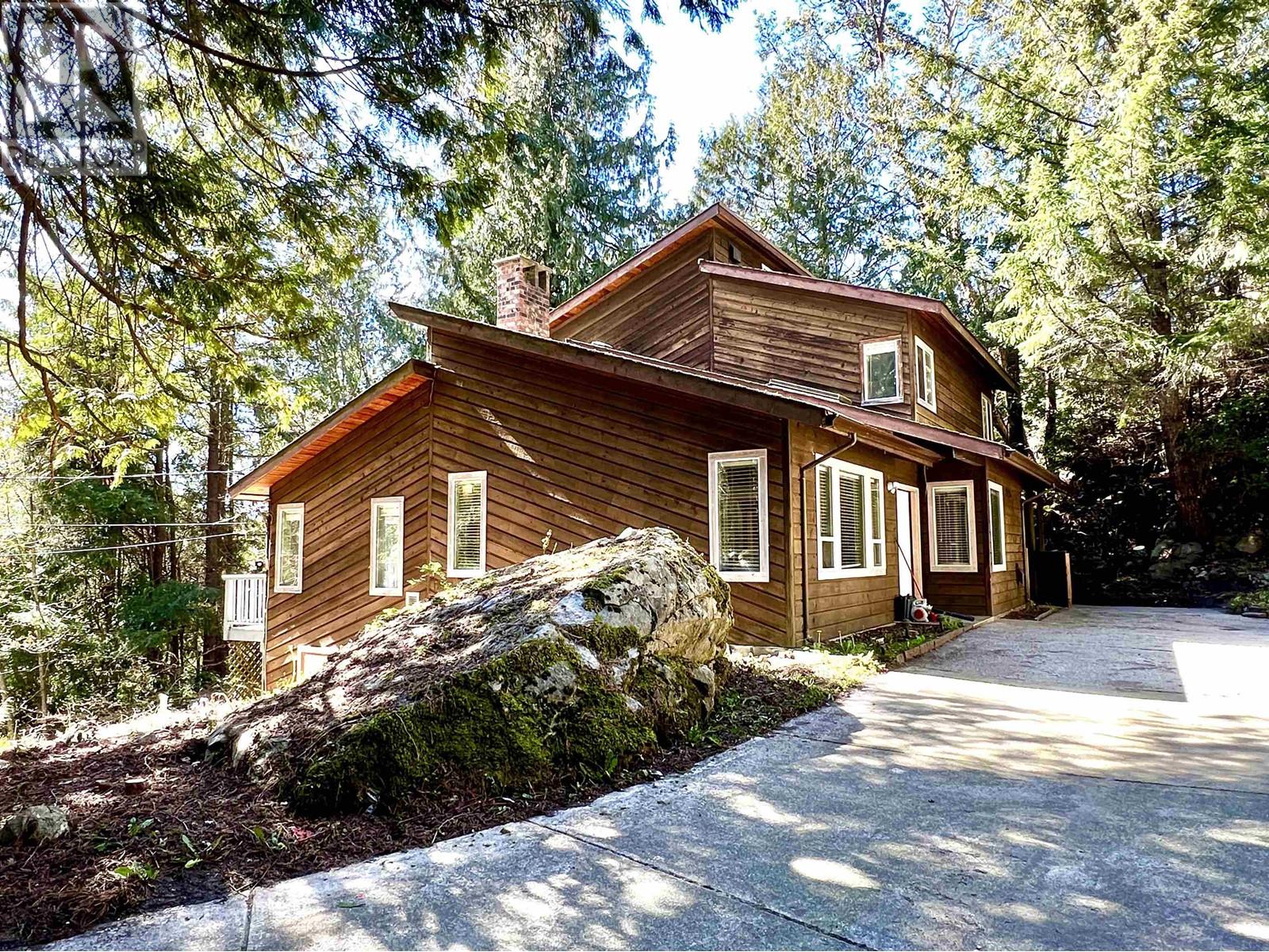 7462 Redrooffs Road, Halfmoon Bay, British Columbia  V7Z 1C3 - Photo 1 - R2865638