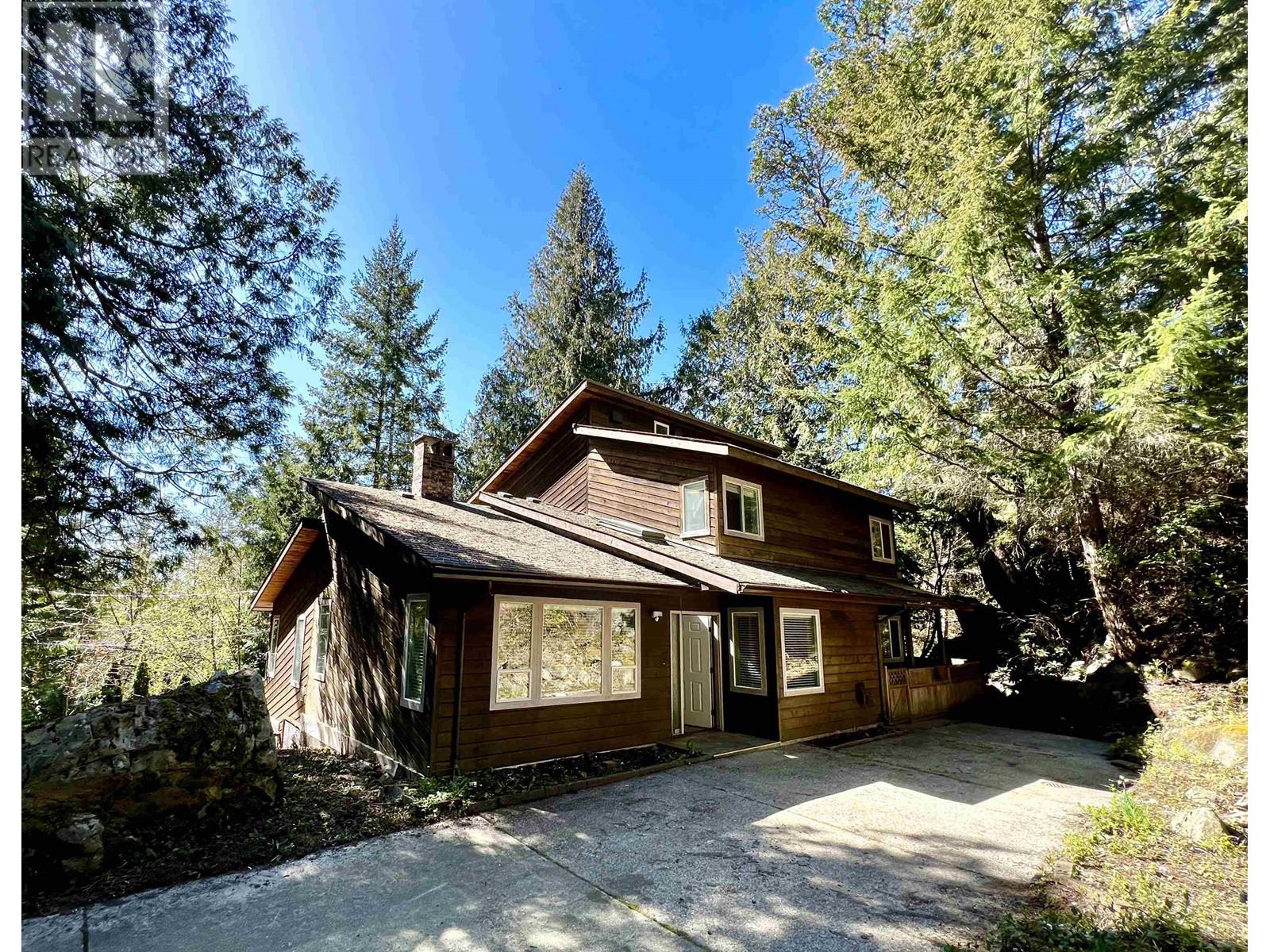 7462 Redrooffs Road, Halfmoon Bay, British Columbia  V7Z 1C3 - Photo 2 - R2865638
