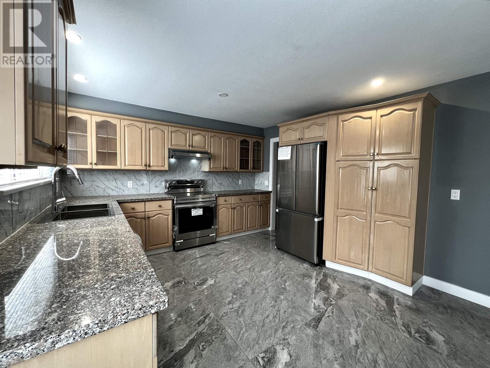 7462 Redrooffs Road, Halfmoon Bay, British Columbia  V7Z 1C3 - Photo 5 - R2865638