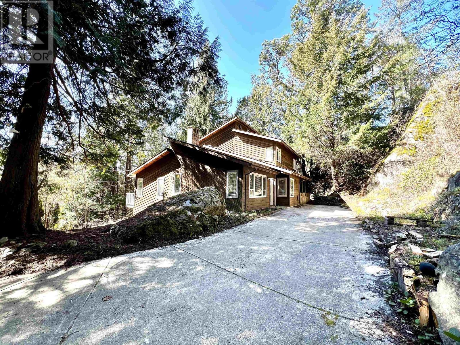 7462 Redrooffs Road, Halfmoon Bay, British Columbia  V7Z 1C3 - Photo 3 - R2865638
