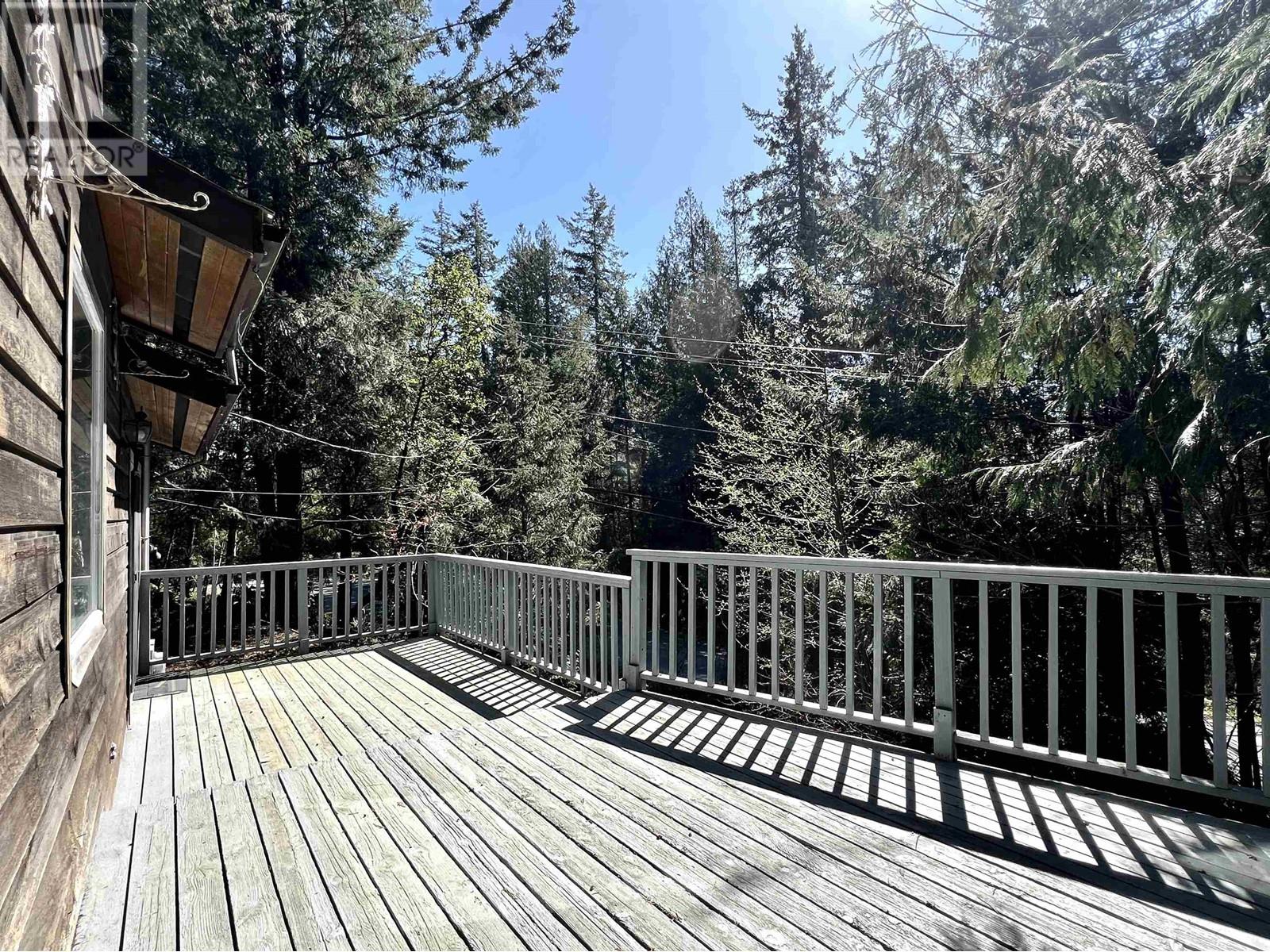 7462 Redrooffs Road, Halfmoon Bay, British Columbia  V7Z 1C3 - Photo 18 - R2865638