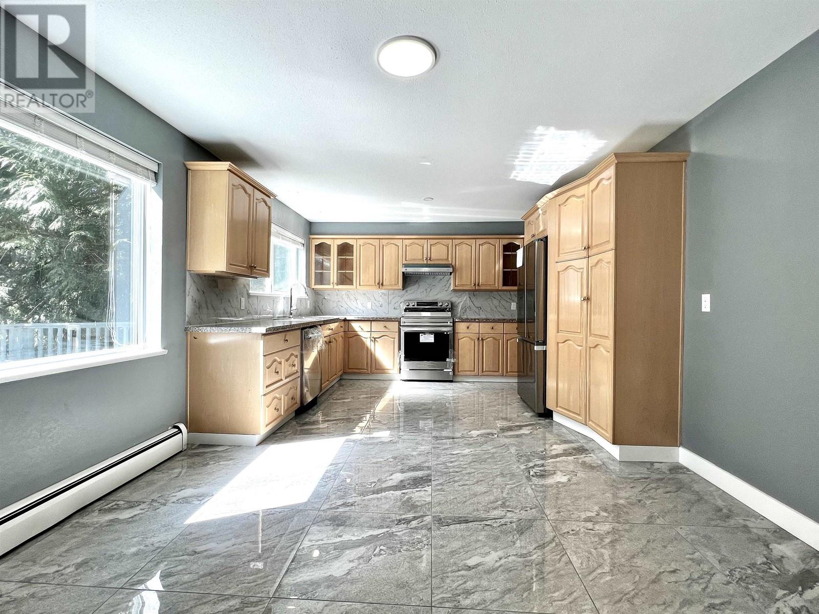 7462 Redrooffs Road, Halfmoon Bay, British Columbia  V7Z 1C3 - Photo 6 - R2865638