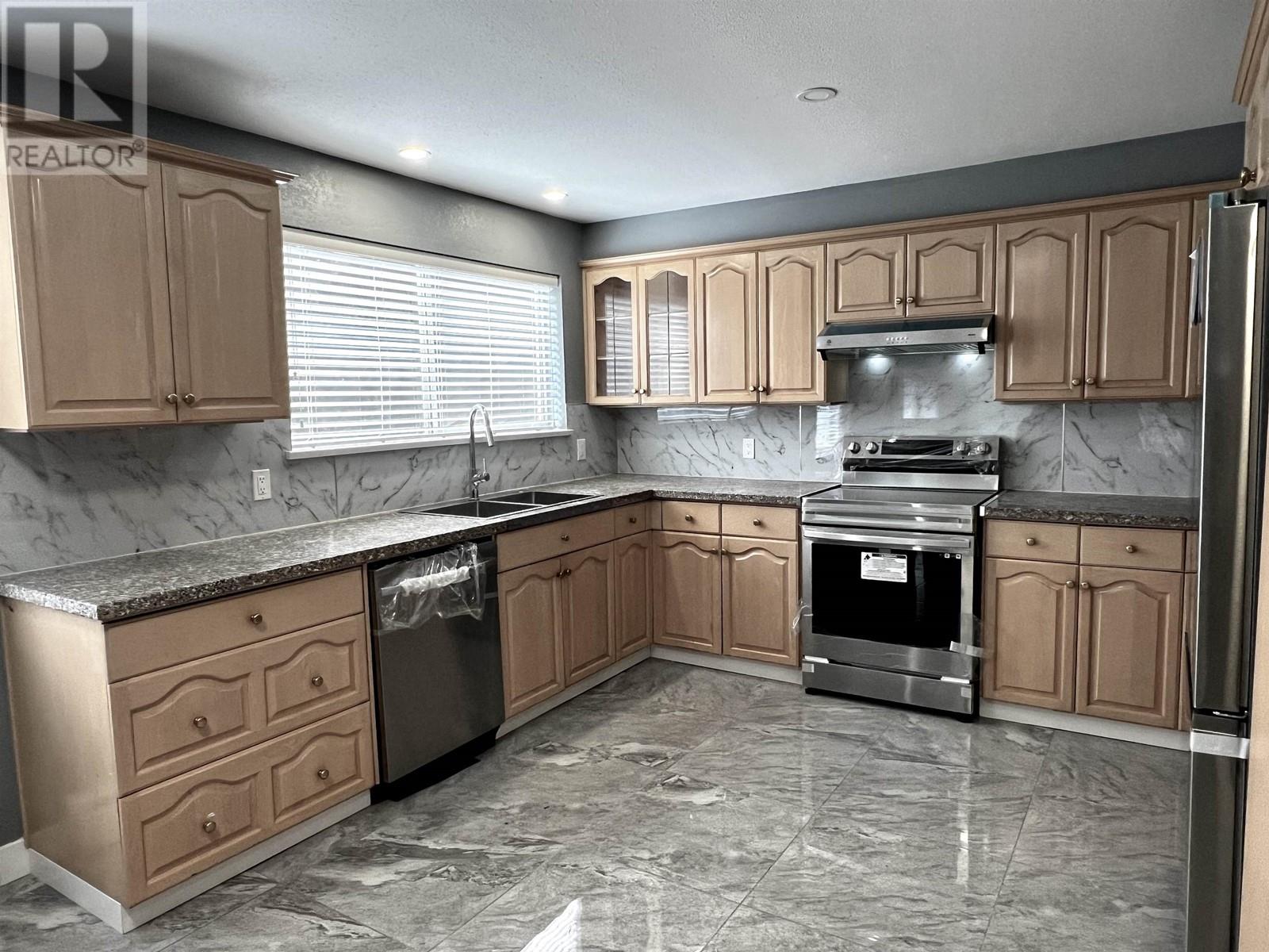 7462 Redrooffs Road, Halfmoon Bay, British Columbia  V7Z 1C3 - Photo 4 - R2865638