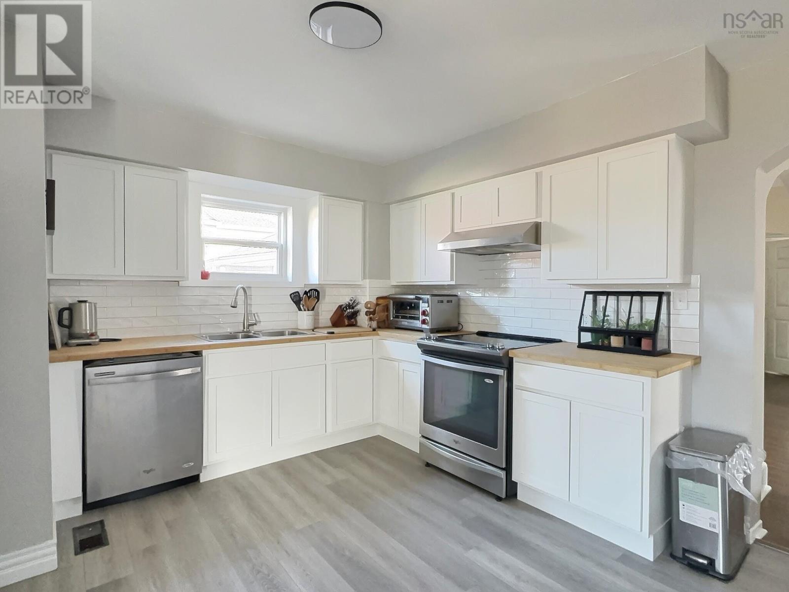 17 Riverside Avenue, Bible Hill, Nova Scotia  B2N 4G2 - Photo 2 - 202406048