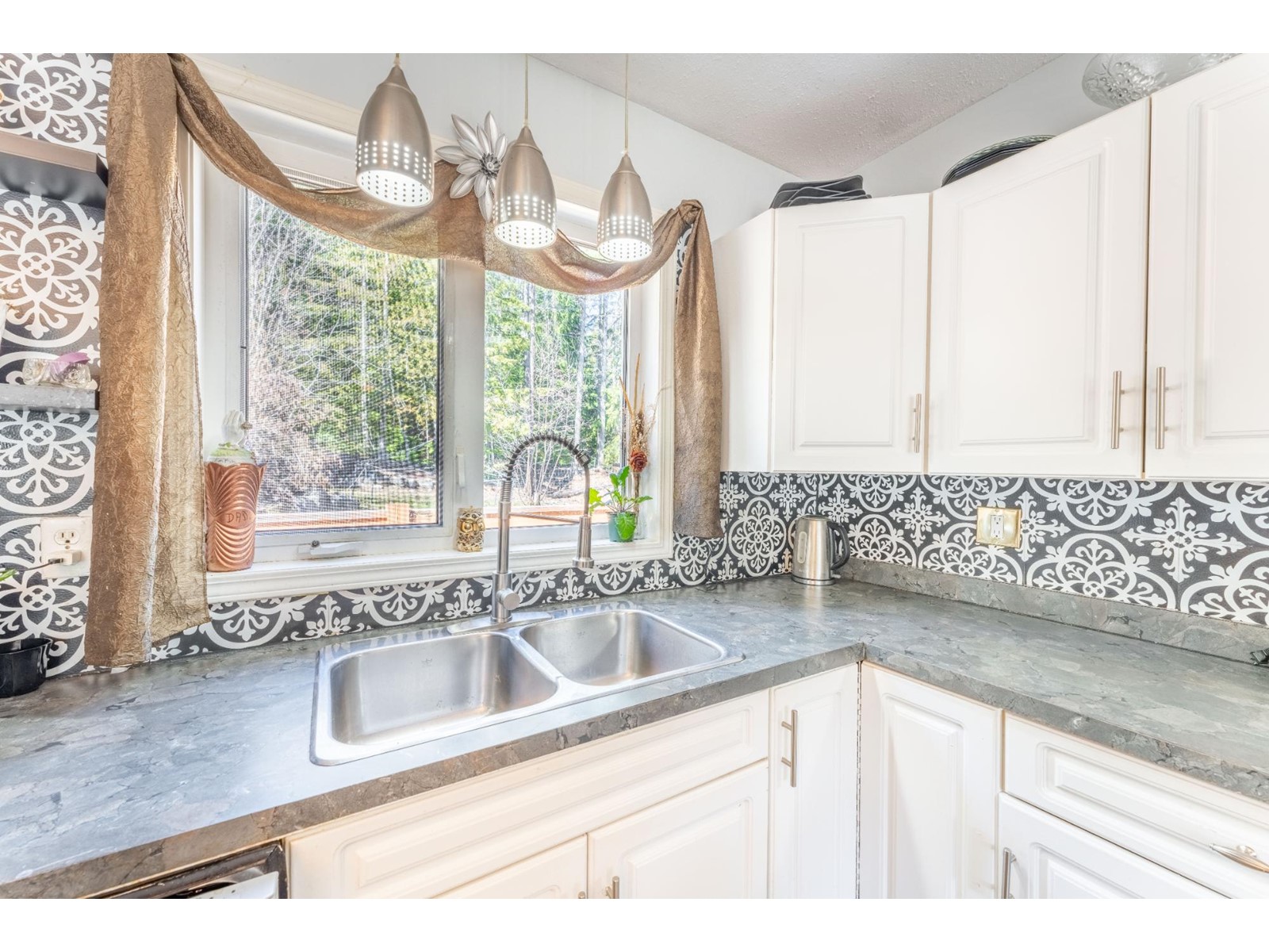 853 Birchmont Drive, Creston, British Columbia  V0B 1G7 - Photo 6 - 2475873