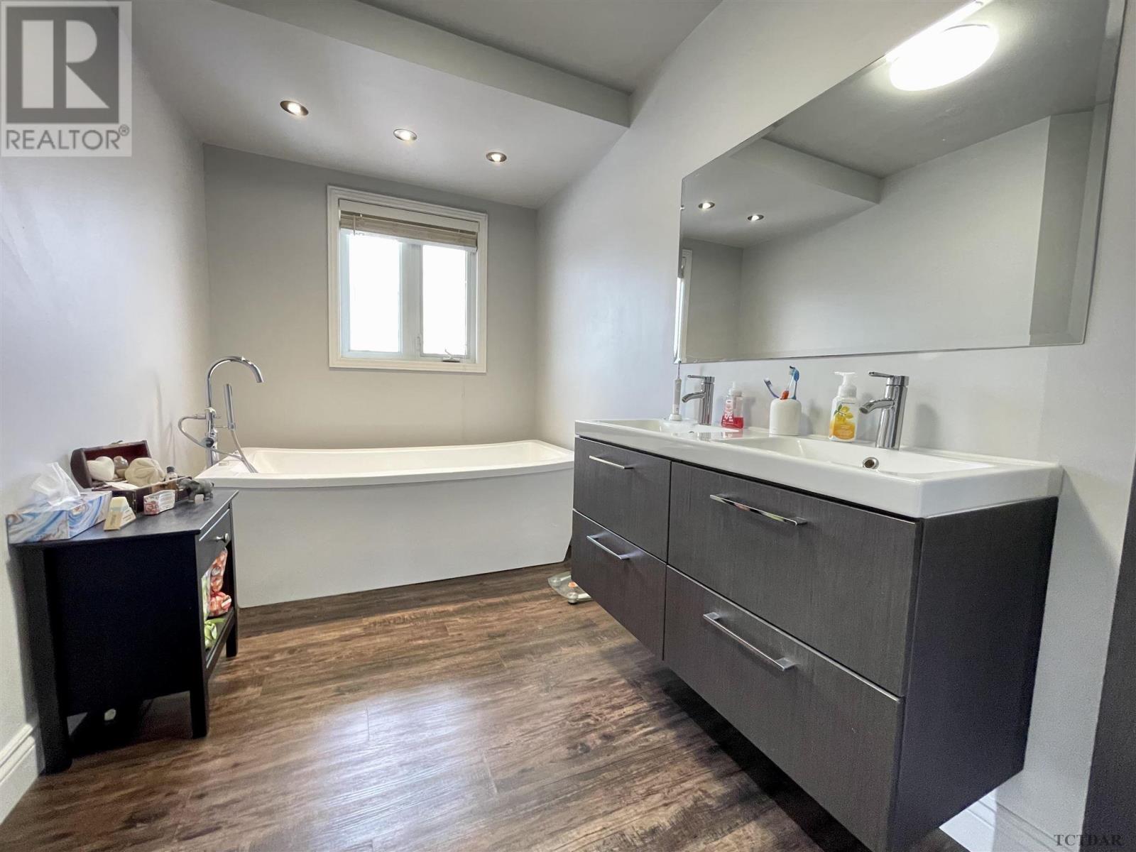 253 Crystal Cres, Temiskaming Shores, Ontario  P0J 1P0 - Photo 25 - TM240603