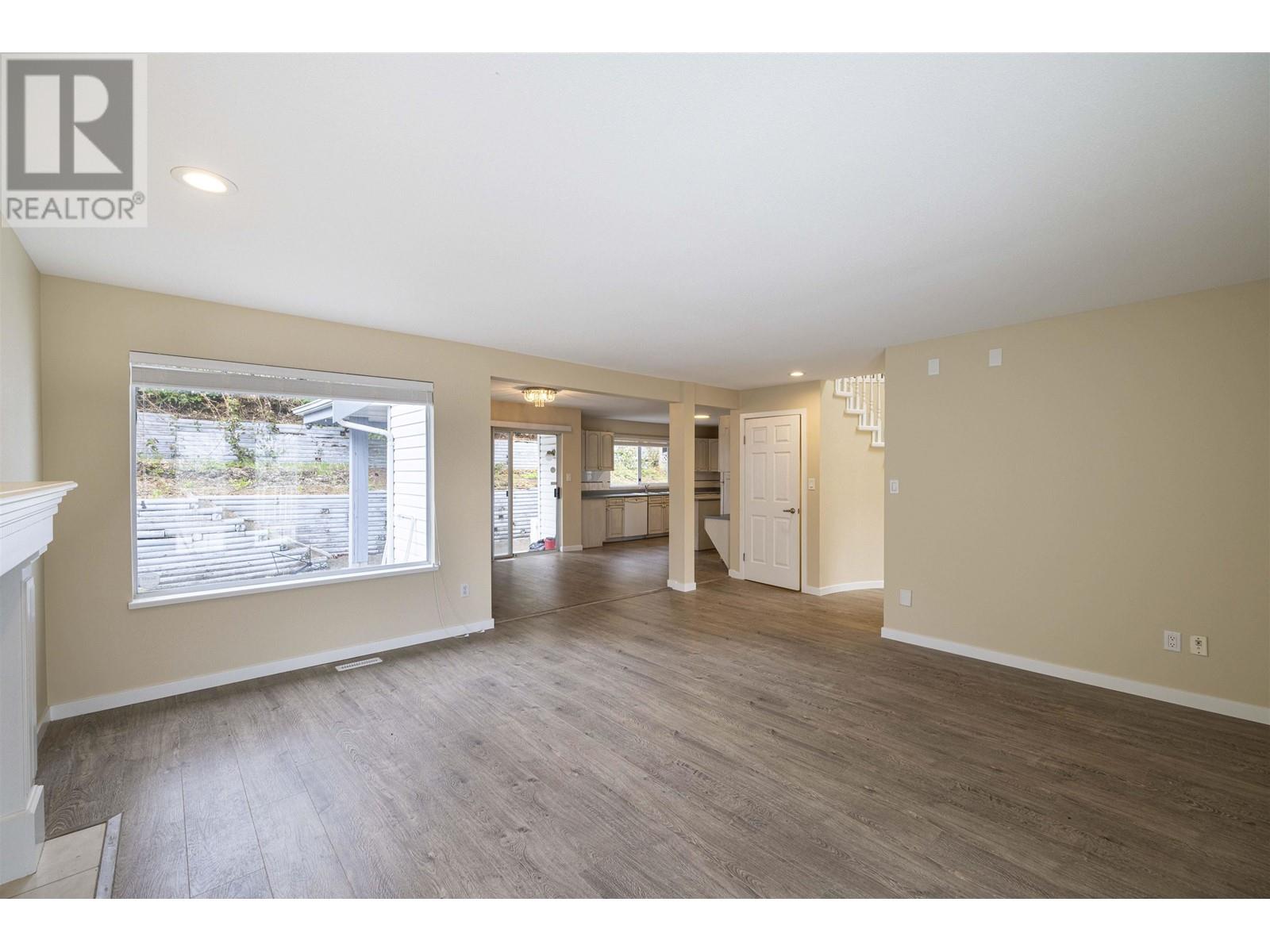 470 Riverview Crescent, Coquitlam, British Columbia  V3C 4X9 - Photo 10 - R2865894