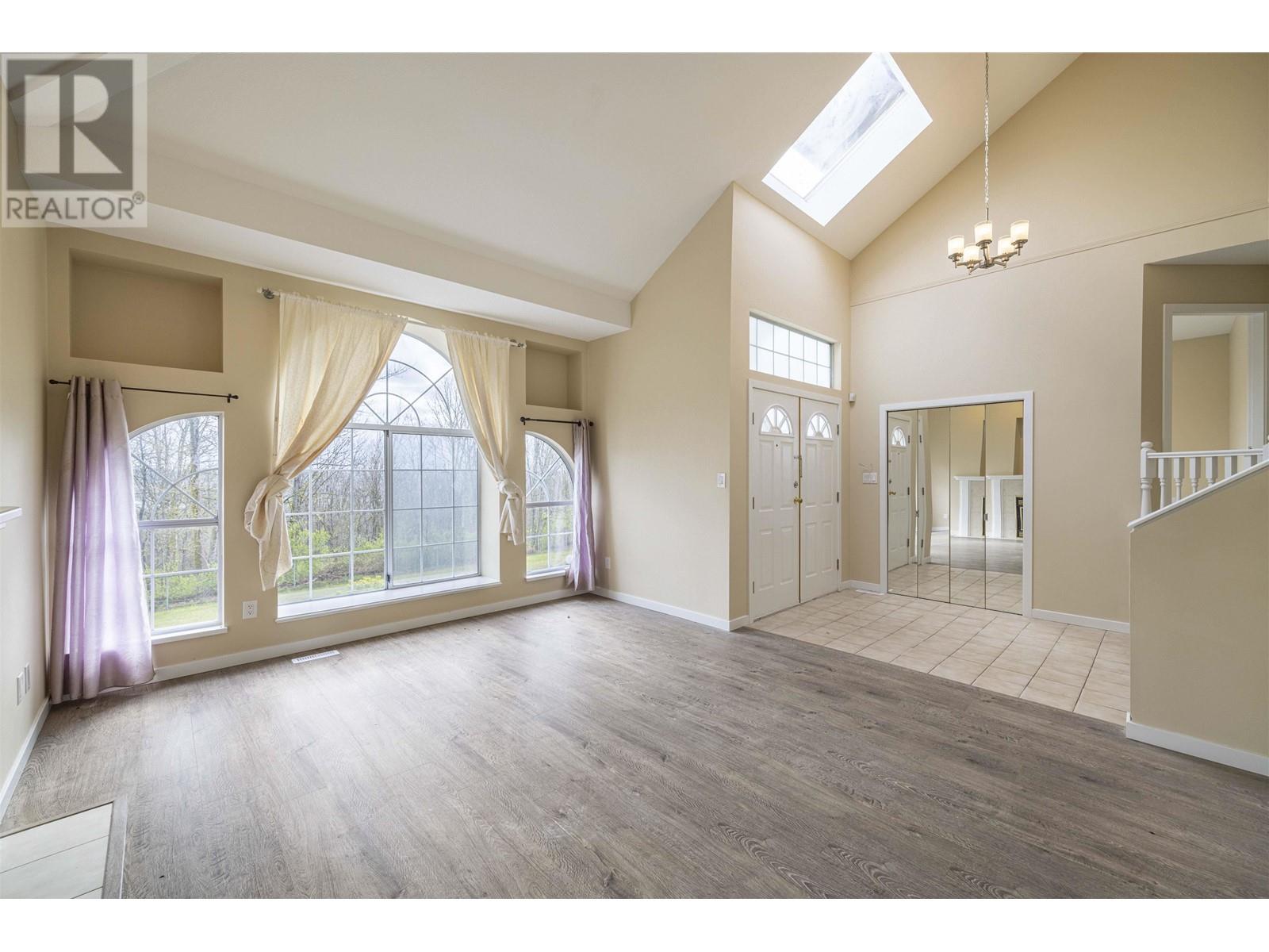 470 Riverview Crescent, Coquitlam, British Columbia  V3C 4X9 - Photo 4 - R2865894