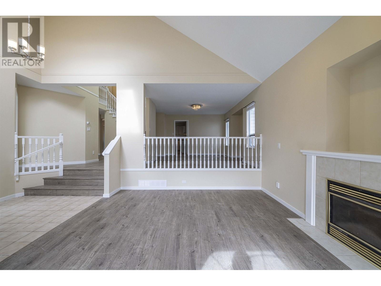 470 Riverview Crescent, Coquitlam, British Columbia  V3C 4X9 - Photo 5 - R2865894
