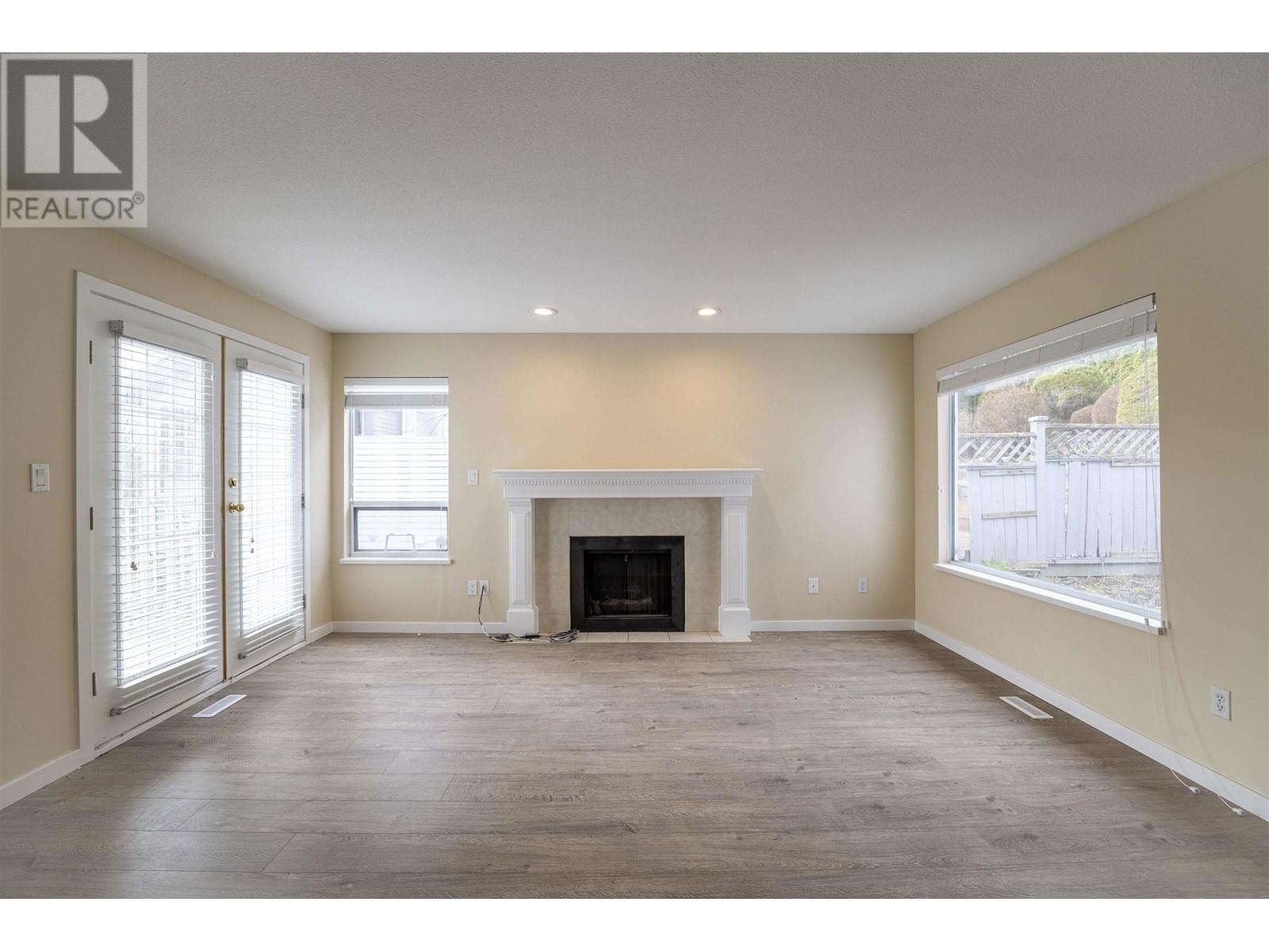 470 Riverview Crescent, Coquitlam, British Columbia  V3C 4X9 - Photo 8 - R2865894