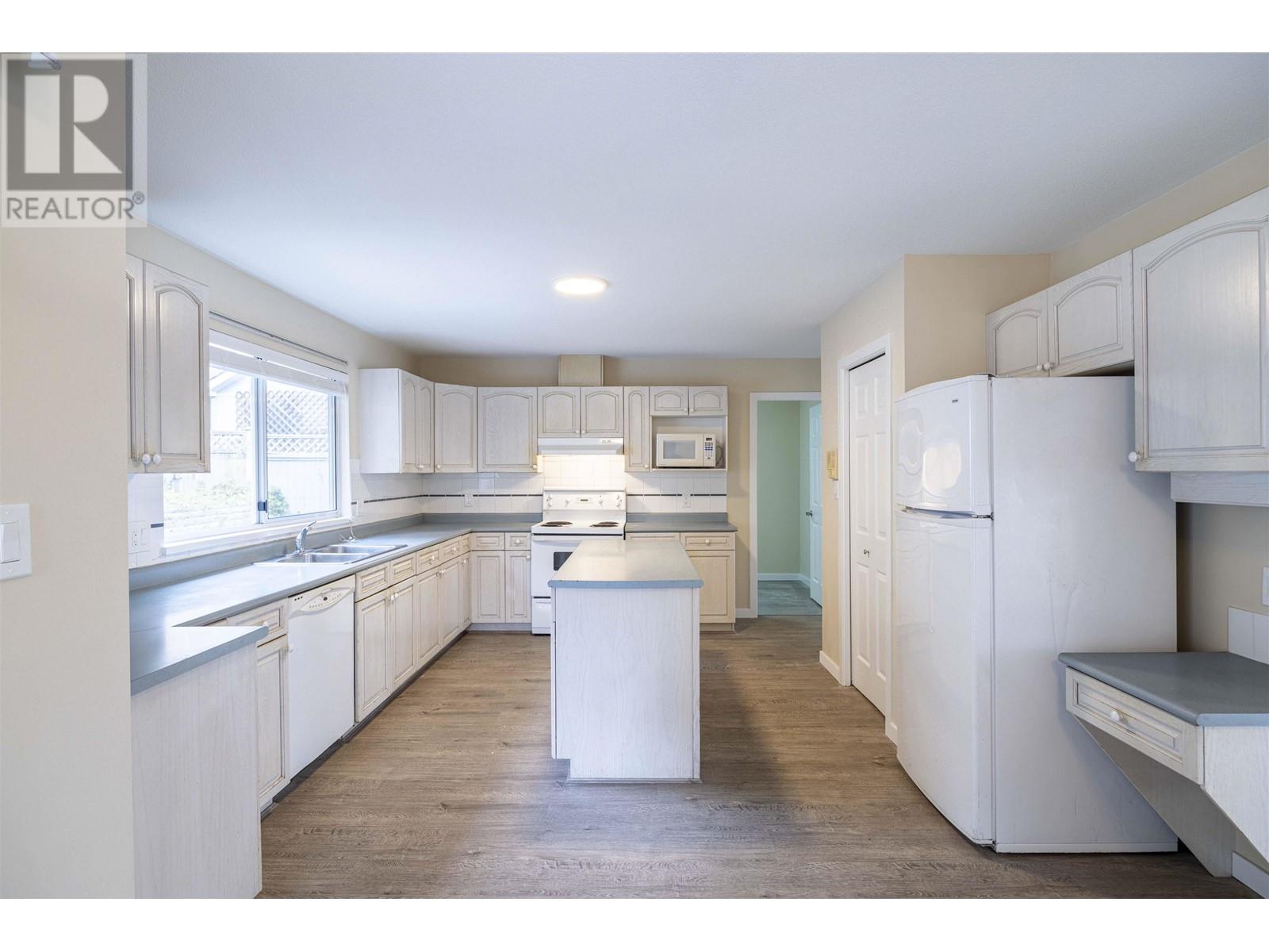 470 Riverview Crescent, Coquitlam, British Columbia  V3C 4X9 - Photo 12 - R2865894