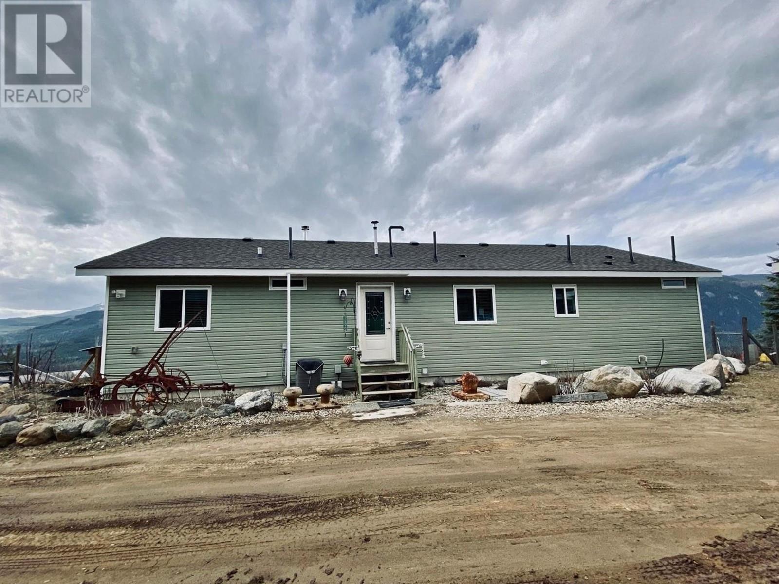 1077 Clearwater Valley Rd, Clearwater, British Columbia  V0E 1N1 - Photo 1 - 177553
