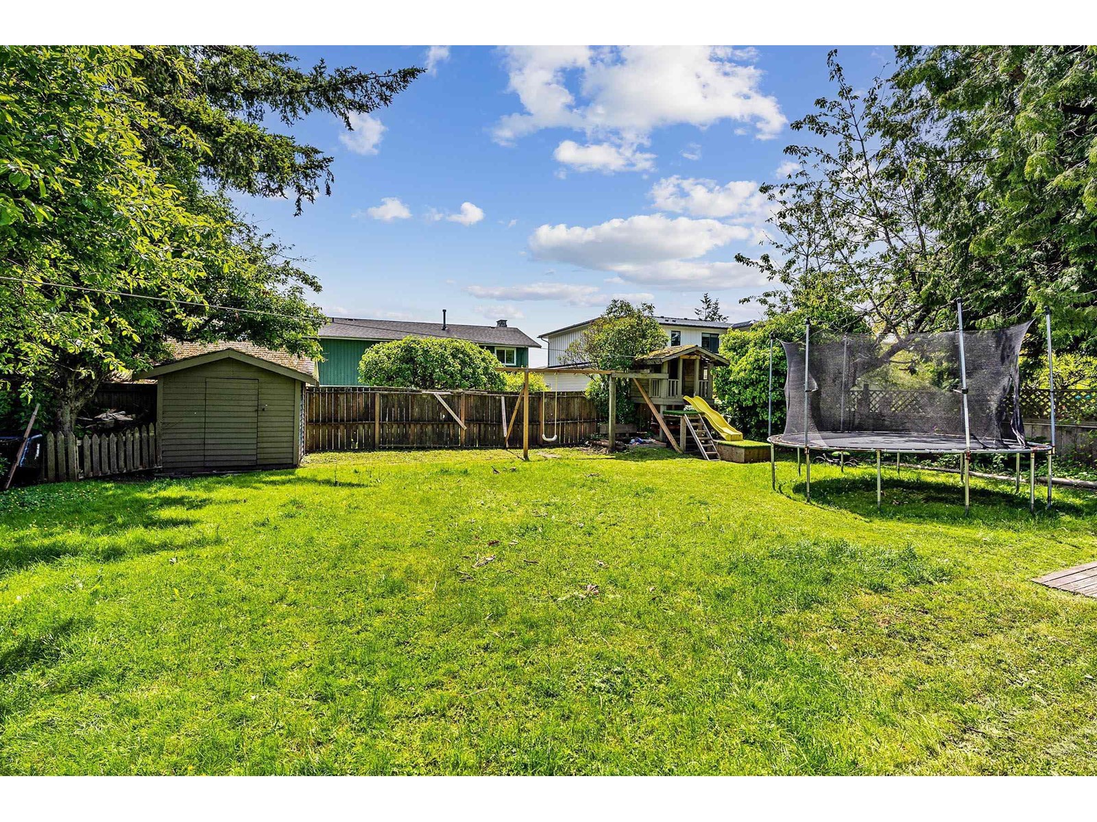 Listing Picture 12 of 19 : 14486 NORTH BLUFF ROAD, White Rock - 魯藝地產 Yvonne Lu Group - MLS Medallion Club Member