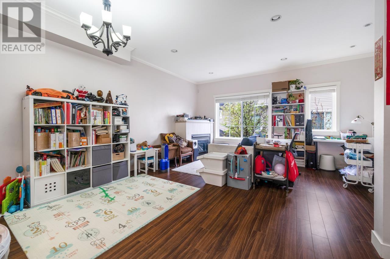 Listing Picture 2 of 17 : 13 9811 FERNDALE ROAD, Richmond / 烈治文 - 魯藝地產 Yvonne Lu Group - MLS Medallion Club Member