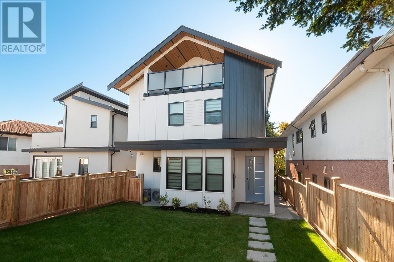 3053 E 8th Avenue, Vancouver, British Columbia  V5M 1X4 - Photo 1 - R2865976