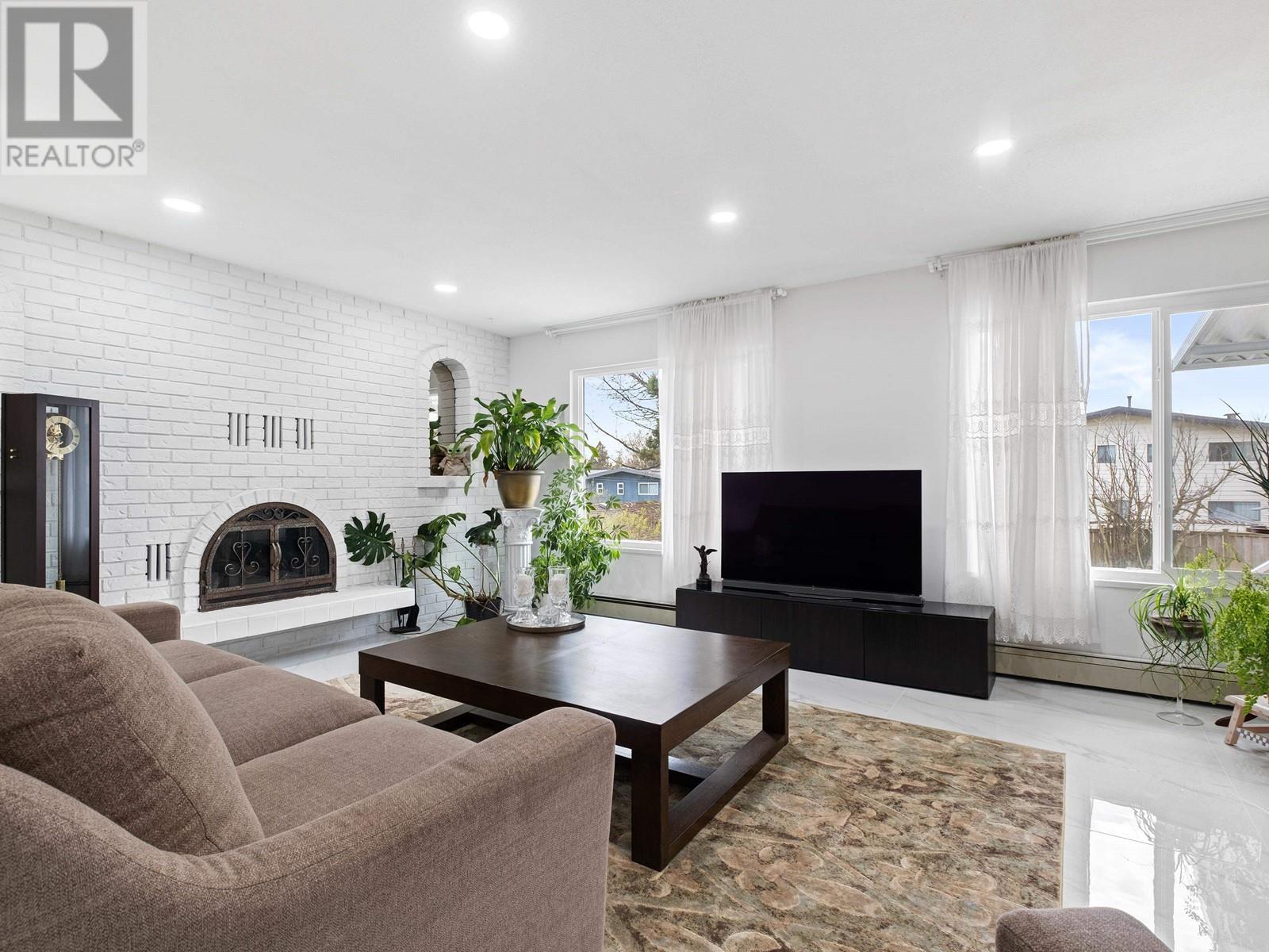 1079 Augusta Avenue, Burnaby, British Columbia  V5A 2V5 - Photo 11 - R2865908