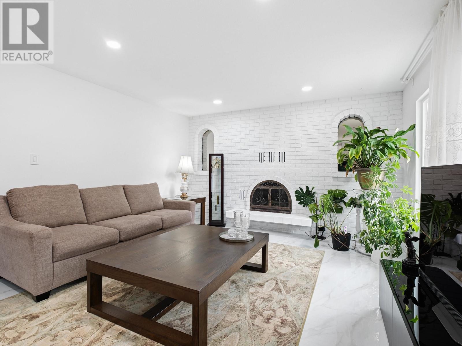 1079 Augusta Avenue, Burnaby, British Columbia  V5A 2V5 - Photo 12 - R2865908