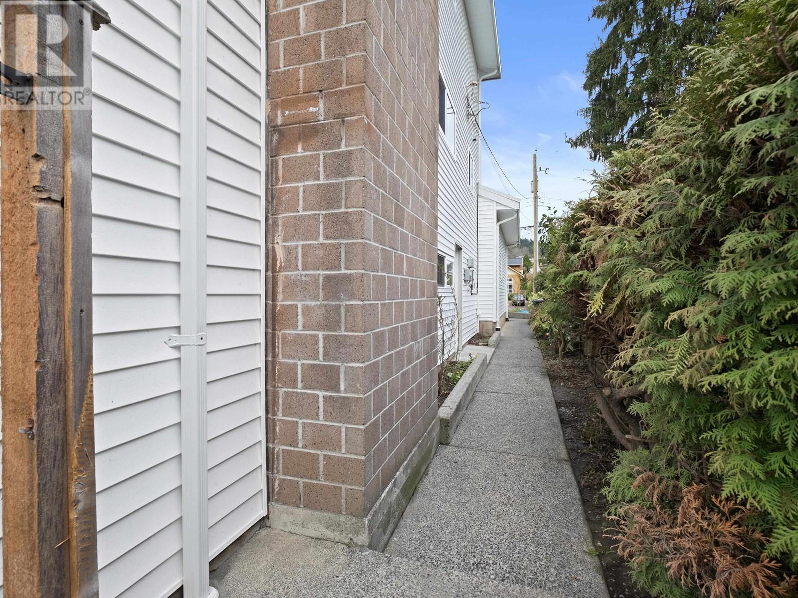 1079 Augusta Avenue, Burnaby, British Columbia  V5A 2V5 - Photo 24 - R2865908