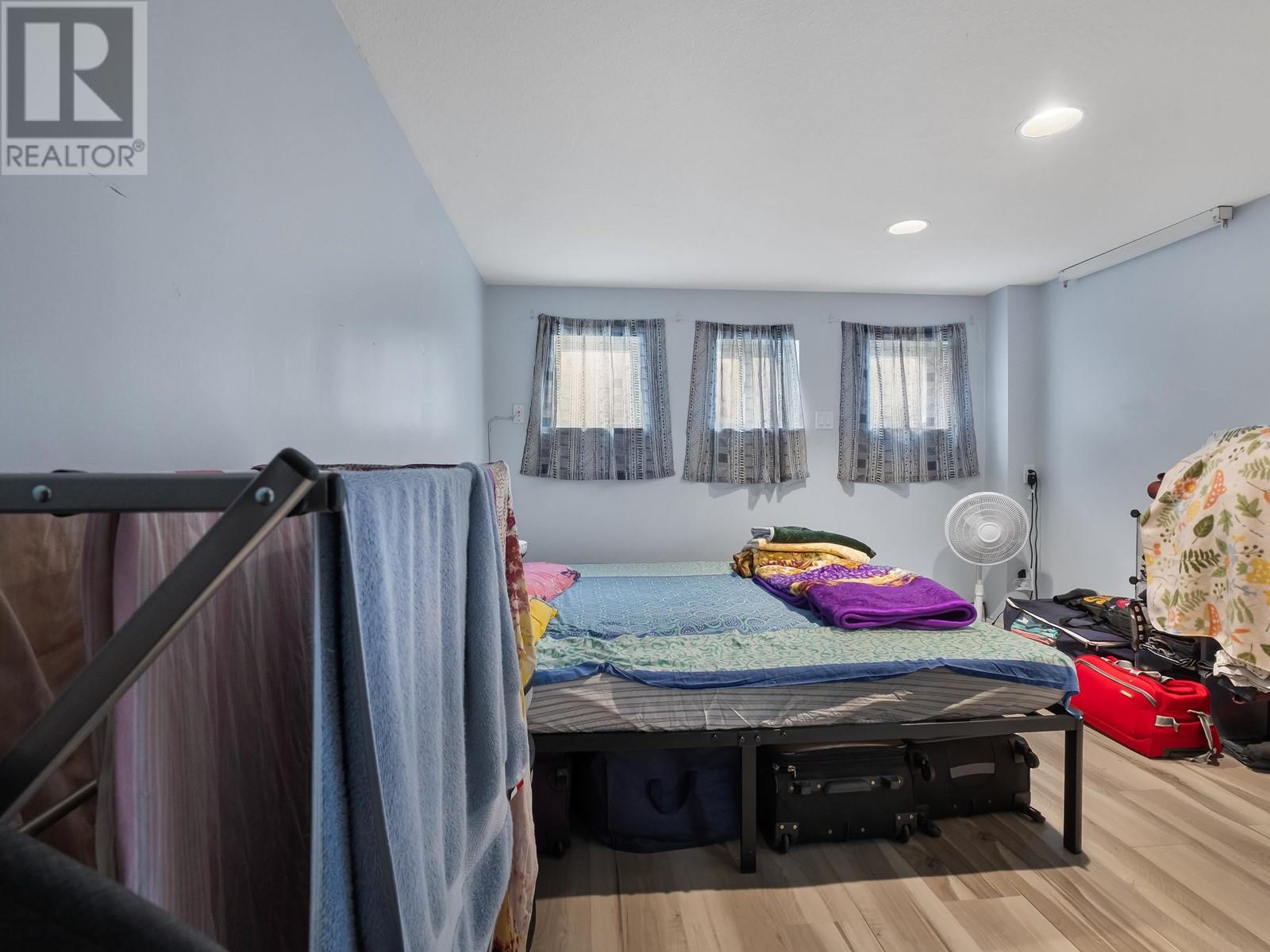 1079 Augusta Avenue, Burnaby, British Columbia  V5A 2V5 - Photo 31 - R2865908
