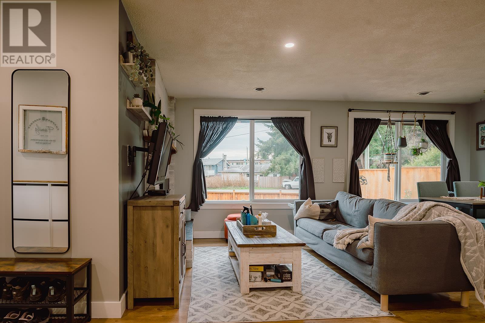 5812 Spindrift Street, Sechelt, British Columbia  V0N 3A0 - Photo 9 - R2865918
