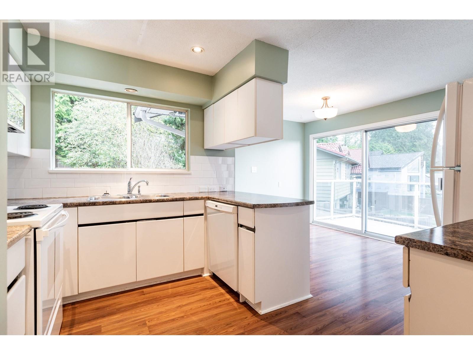 970 Frederick Place, North Vancouver, British Columbia  V7K 2B5 - Photo 13 - R2865947