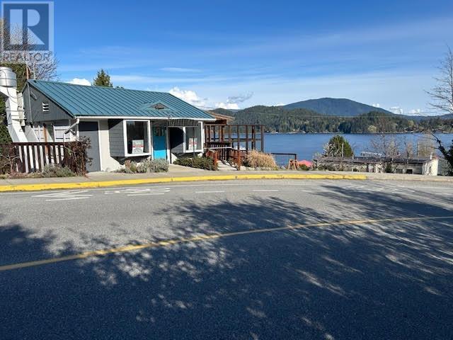 546 Gibsons Way, Gibsons, British Columbia  V0N 1V9 - Photo 1 - C8058865