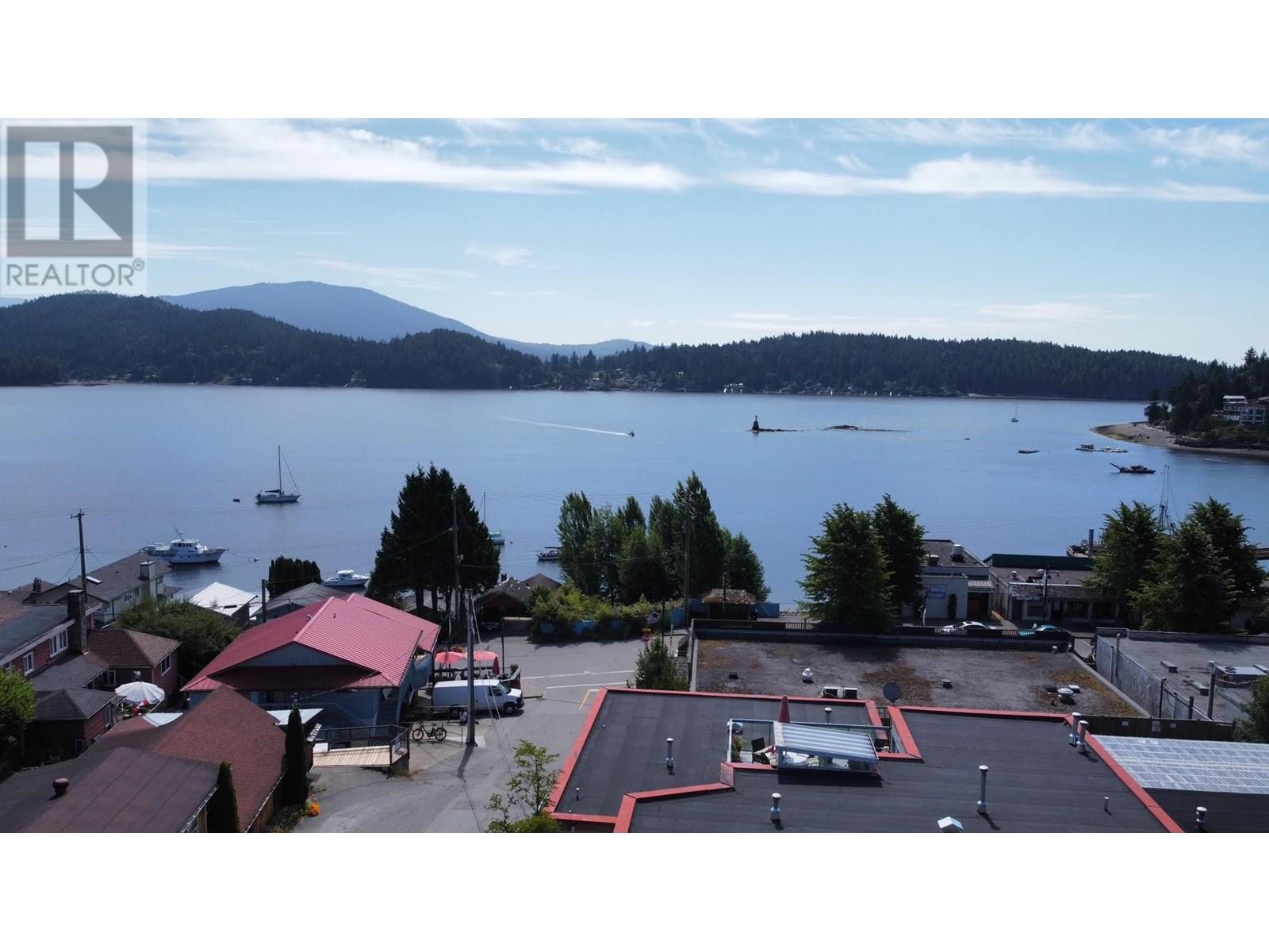 546 Gibsons Way, Gibsons, British Columbia  V0N 1V9 - Photo 3 - C8058865