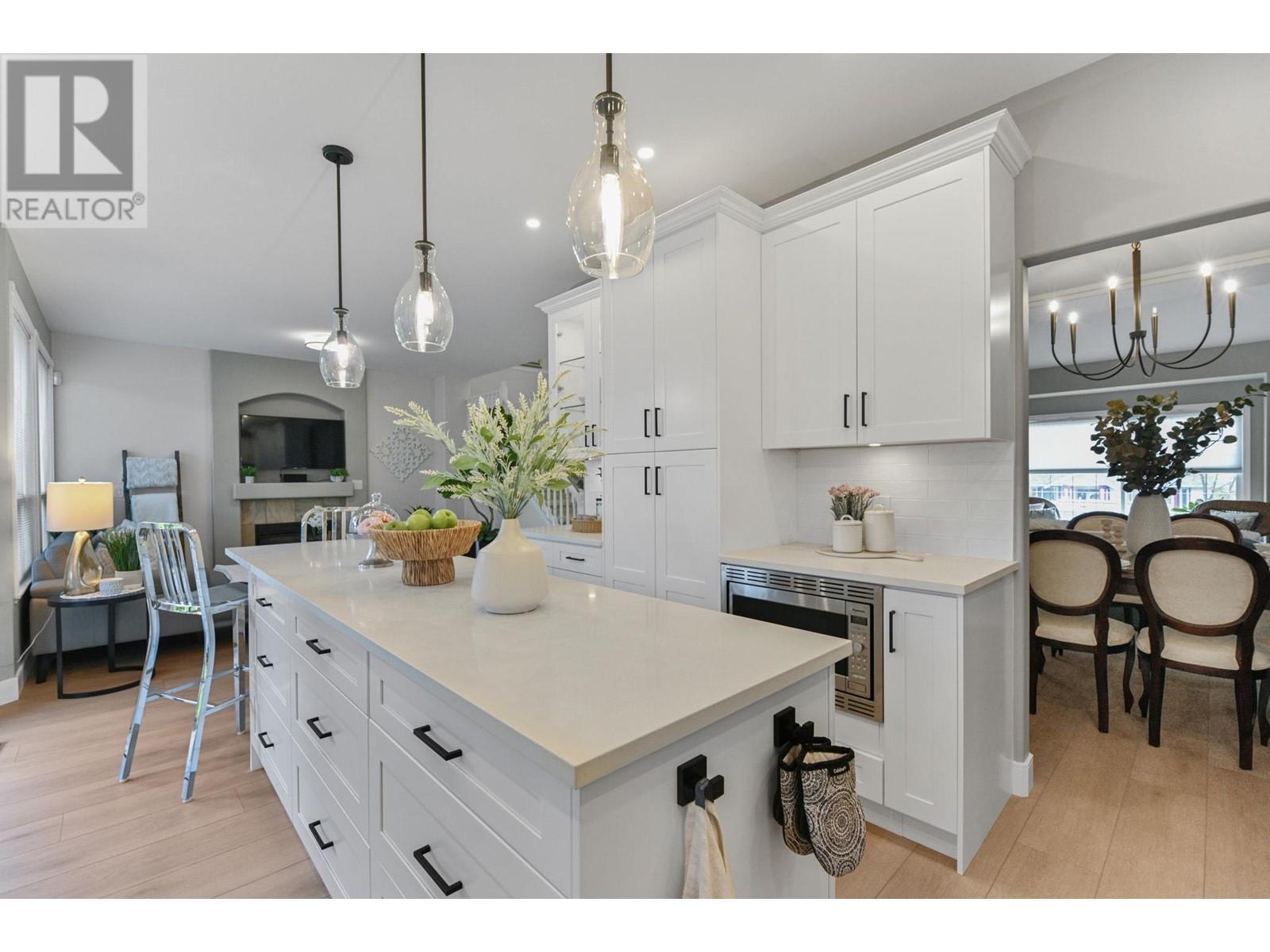 23825 Kanaka Way, Maple Ridge, British Columbia  V2W 1E5 - Photo 6 - R2865535