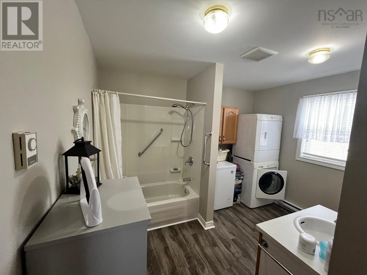 374 York Street, Glace Bay, Nova Scotia  B1A 2N1 - Photo 12 - 202406059