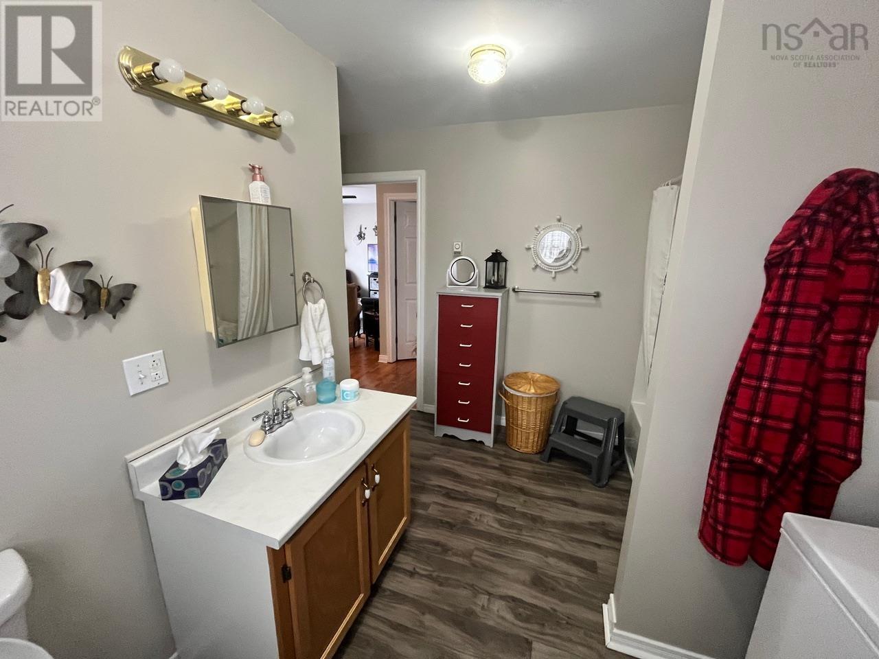 374 York Street, Glace Bay, Nova Scotia  B1A 2N1 - Photo 13 - 202406059