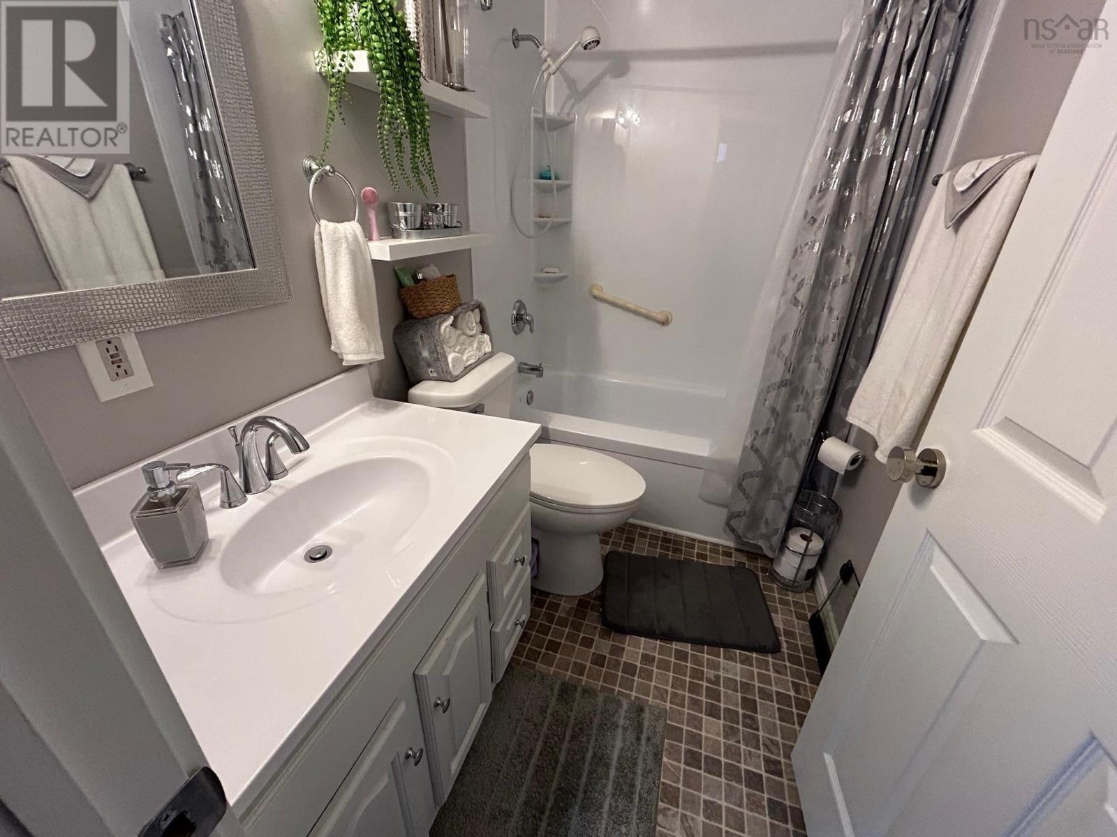 112 Herbert Street, Yarmouth, Nova Scotia  B5A 2S7 - Photo 14 - 202406060
