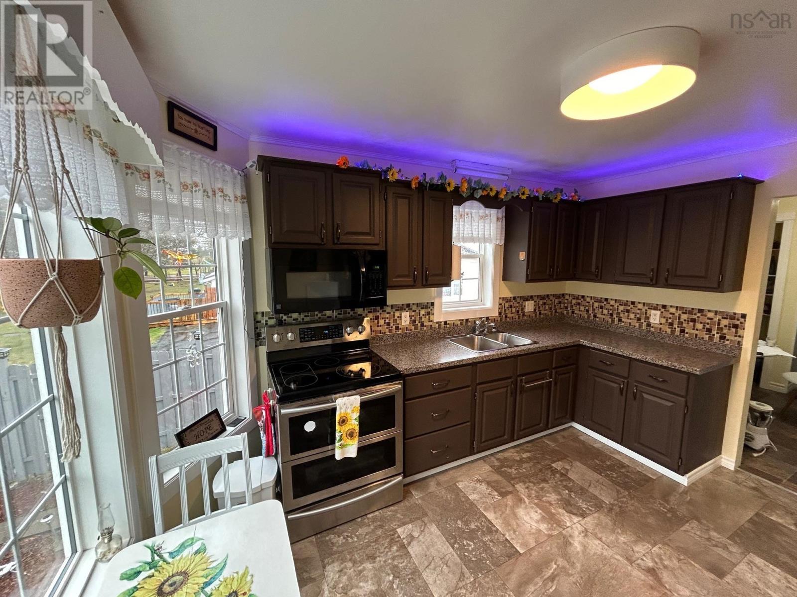 112 Herbert Street, Yarmouth, Nova Scotia  B5A 2S7 - Photo 4 - 202406060