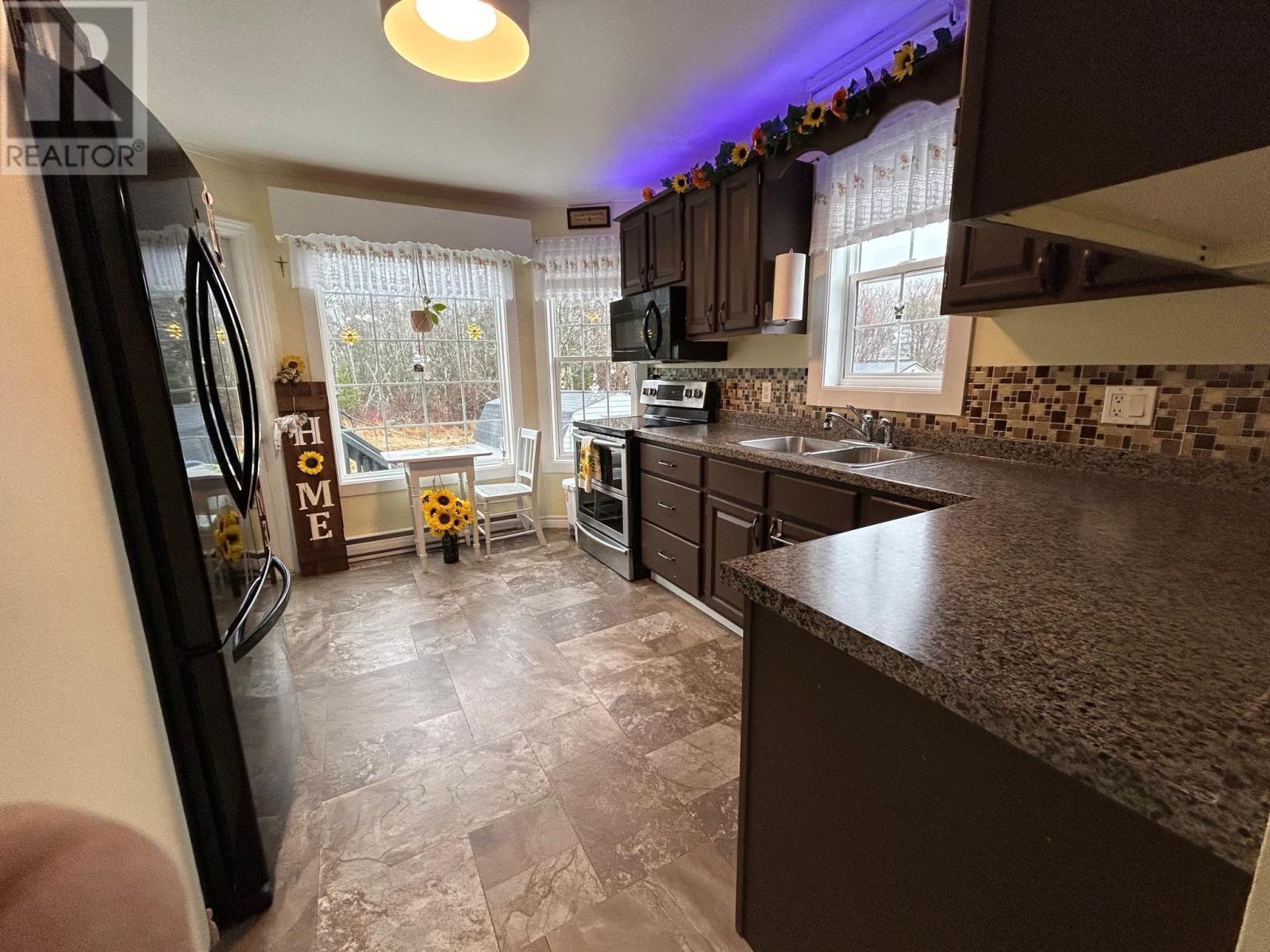 112 Herbert Street, Yarmouth, Nova Scotia  B5A 2S7 - Photo 5 - 202406060