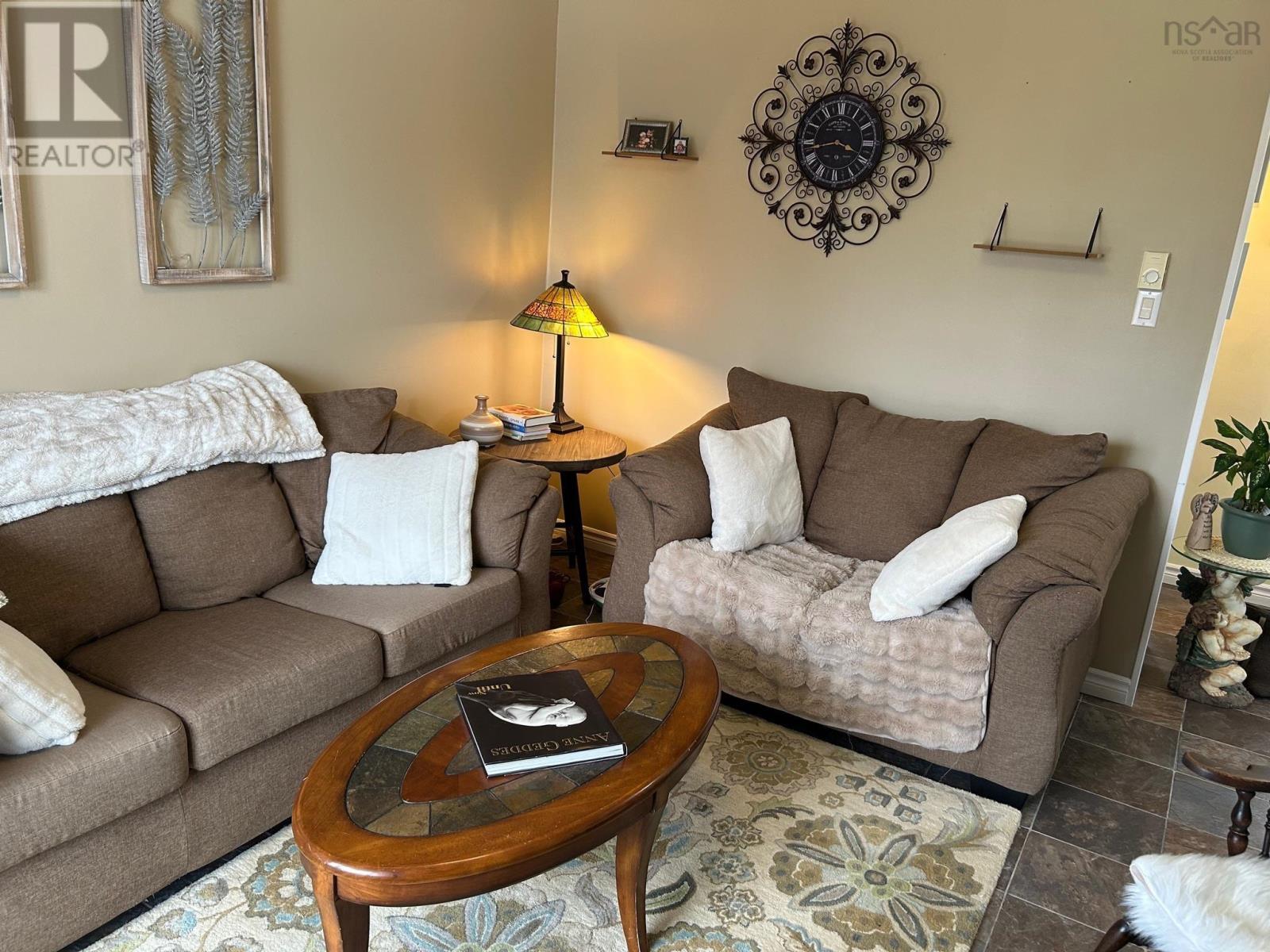 112 Herbert Street, Yarmouth, Nova Scotia  B5A 2S7 - Photo 9 - 202406060