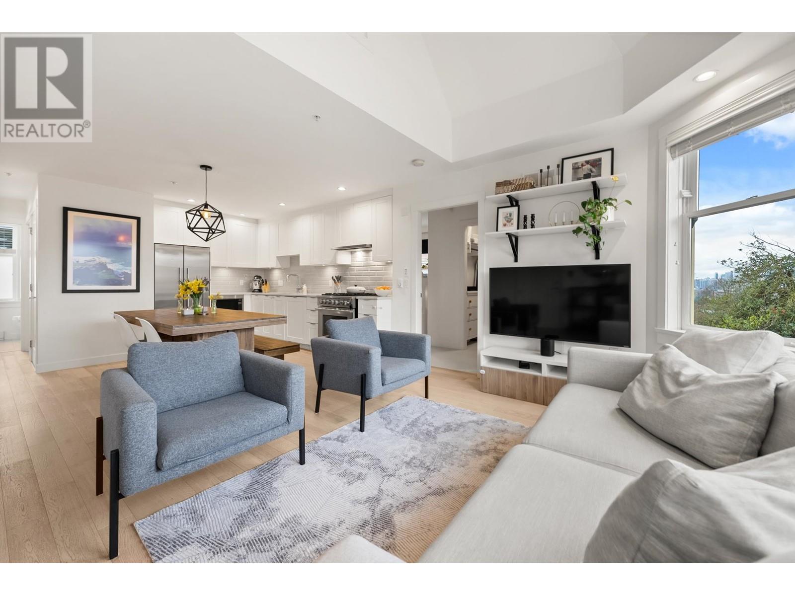 200 1872 Parker Street, Vancouver, British Columbia  V5L 2K9 - Photo 1 - R2866048