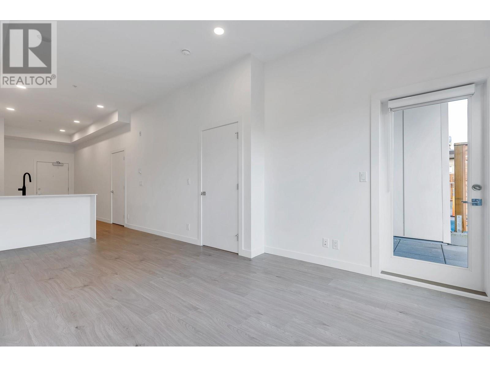 108 2345 Rindall Avenue, Port Coquitlam, British Columbia  V3C 1V3 - Photo 18 - R2866135