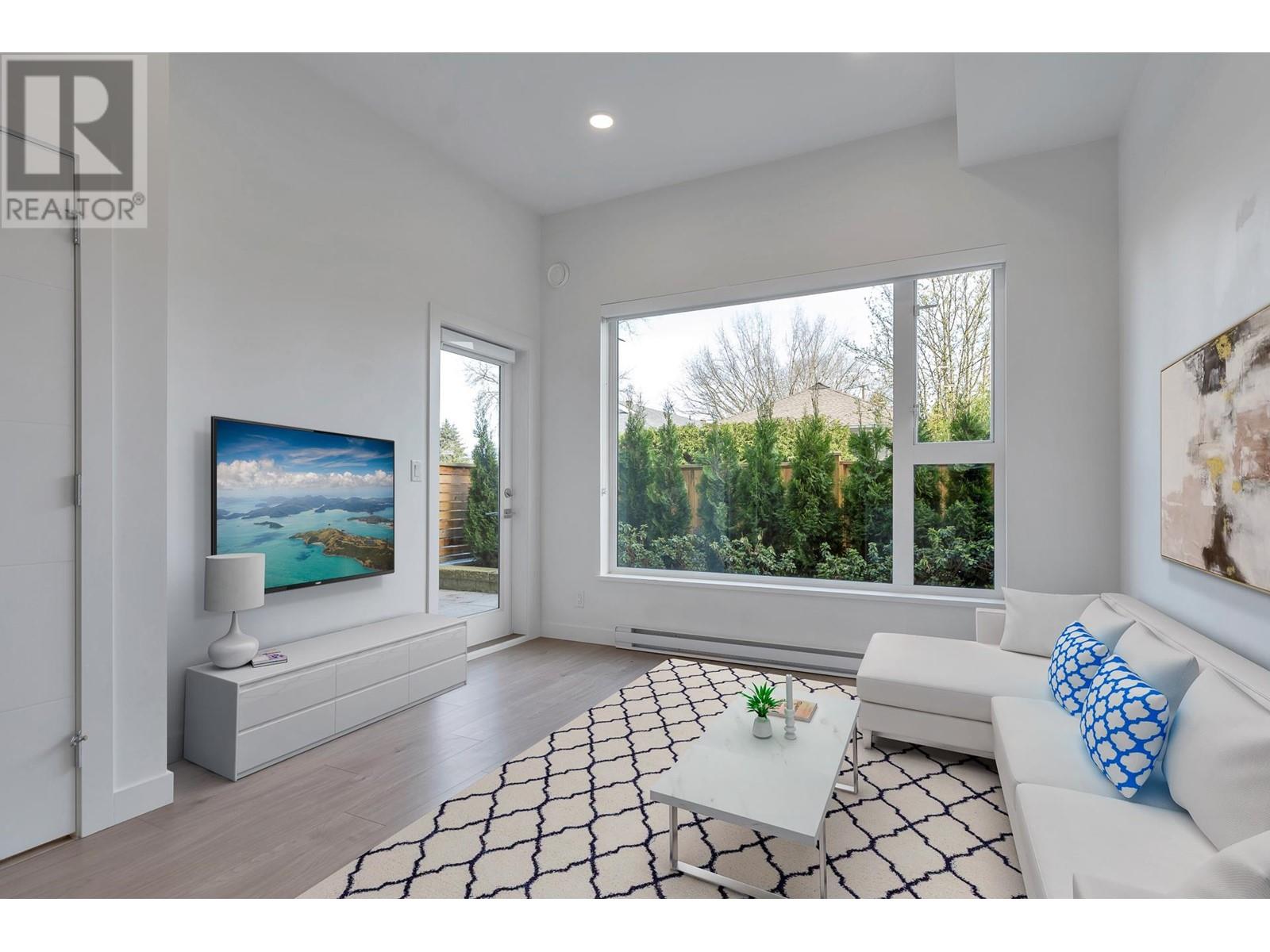 108 2345 Rindall Avenue, Port Coquitlam, British Columbia  V3C 1V3 - Photo 4 - R2866135