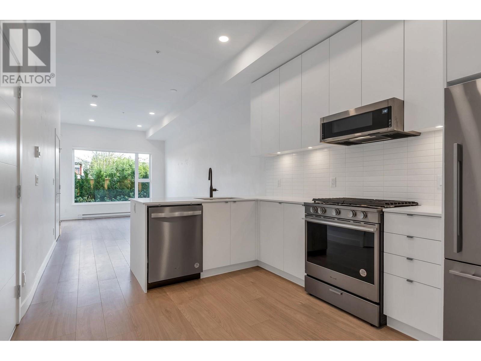 108 2345 Rindall Avenue, Port Coquitlam, British Columbia  V3C 1V3 - Photo 6 - R2866135