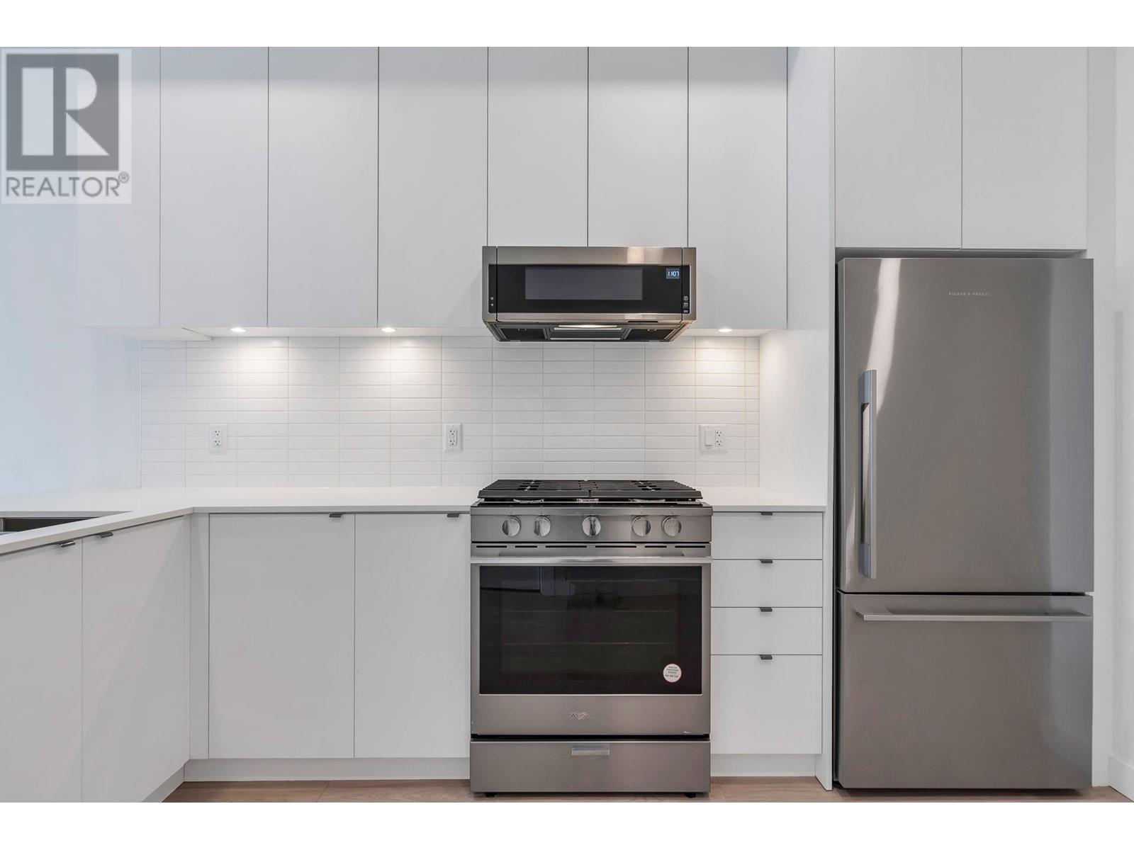 108 2345 Rindall Avenue, Port Coquitlam, British Columbia  V3C 1V3 - Photo 9 - R2866135