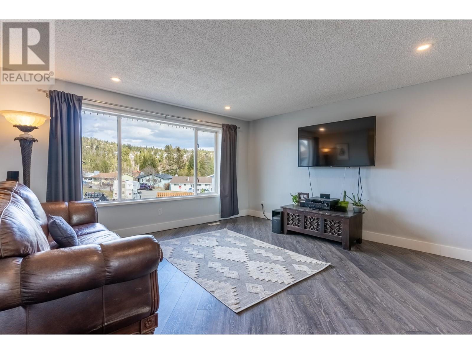 237 Juniper Place, Logan Lake, British Columbia   - Photo 3 - 177566