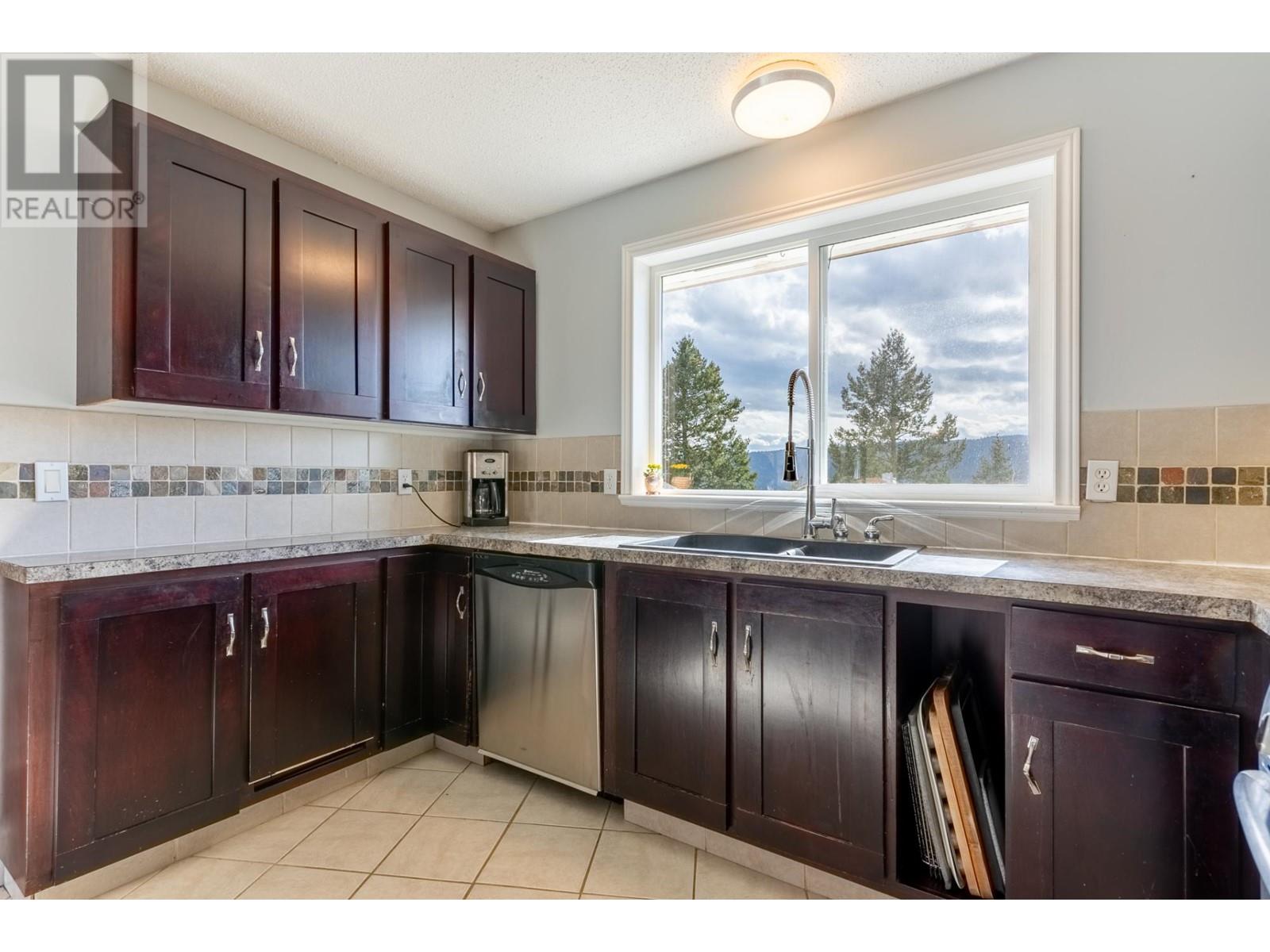 237 Juniper Place, Logan Lake, British Columbia   - Photo 10 - 177566