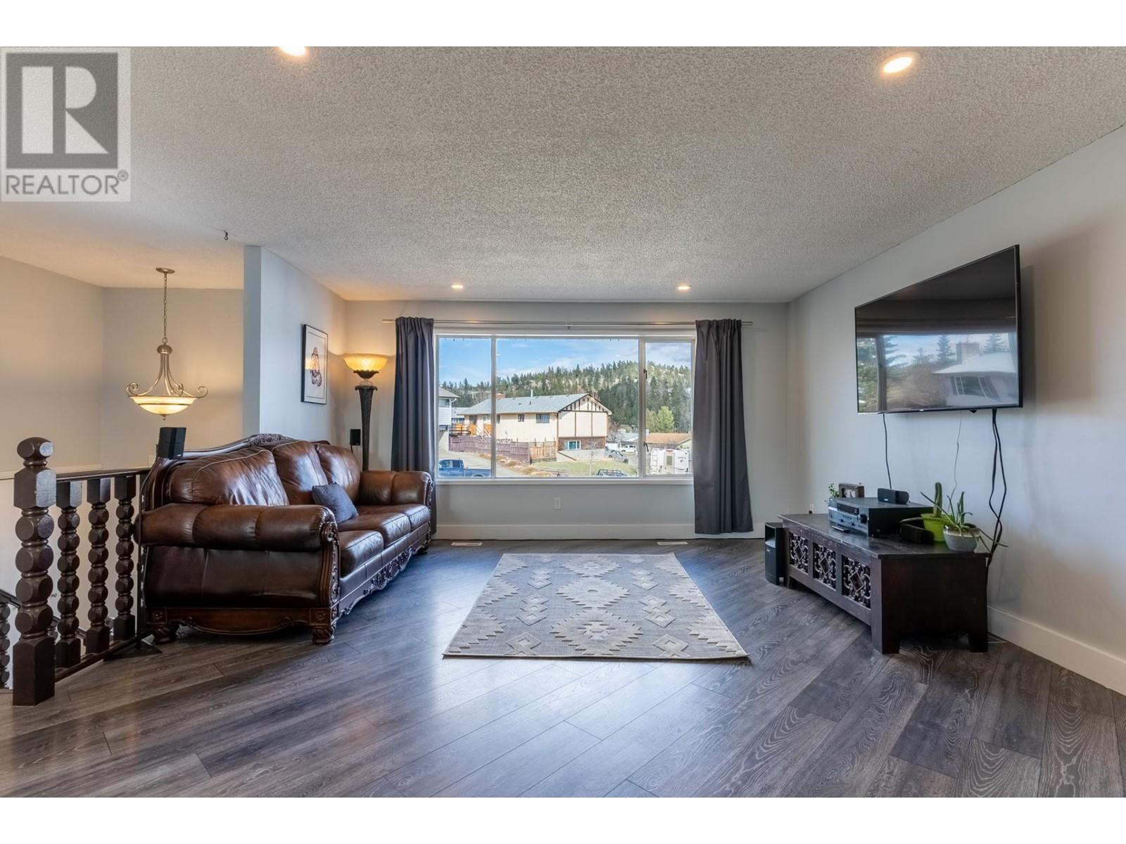 237 Juniper Place, Logan Lake, British Columbia   - Photo 4 - 177566