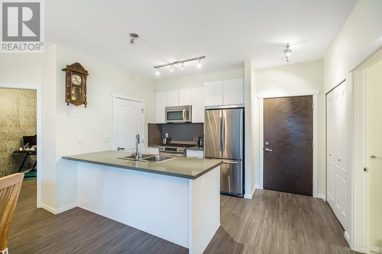 411 3107 Windsor Gate, Coquitlam, British Columbia  V3B 0L1 - Photo 3 - R2866246