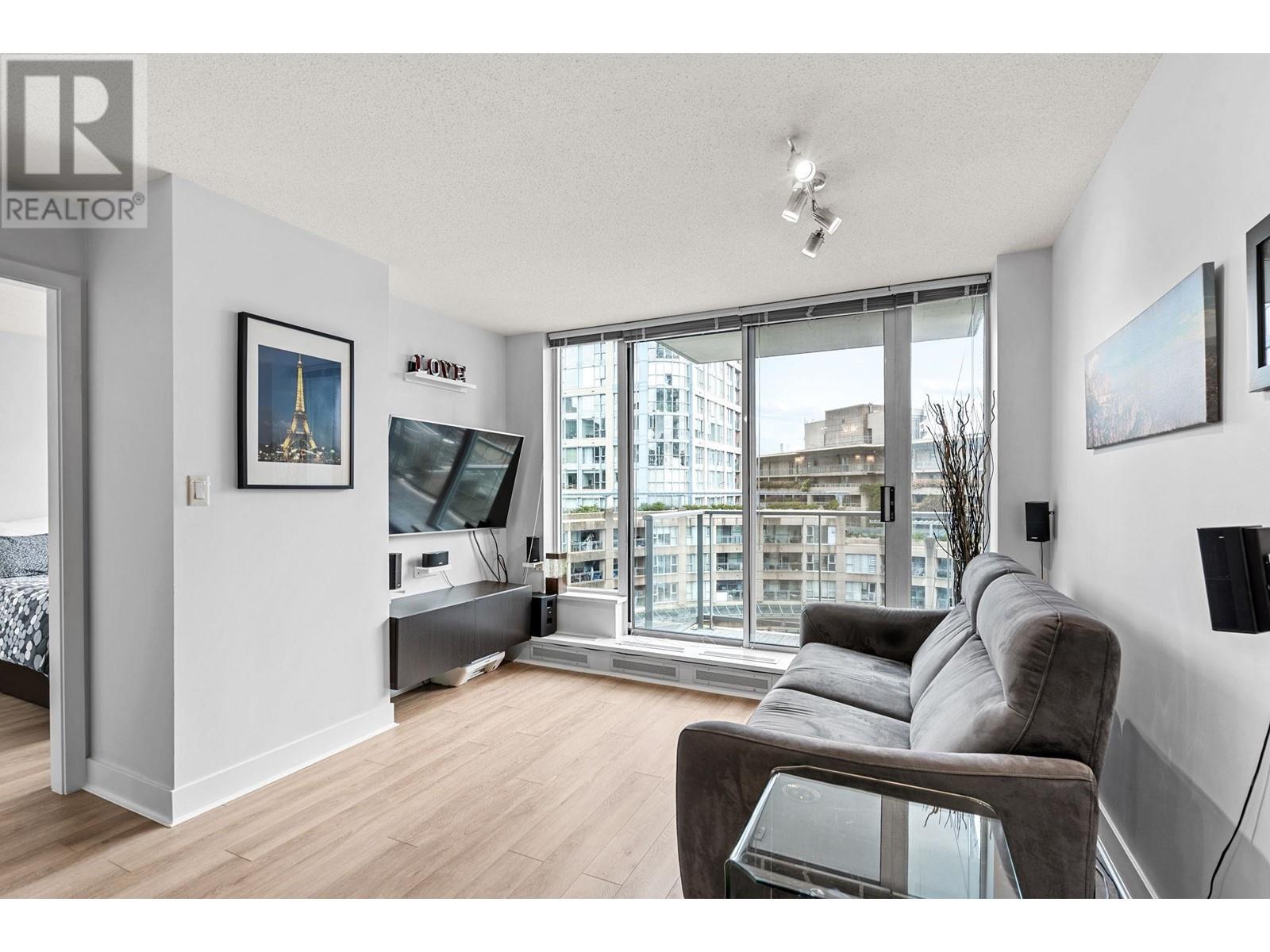 905 188 KEEFER PLACE, vancouver, British Columbia