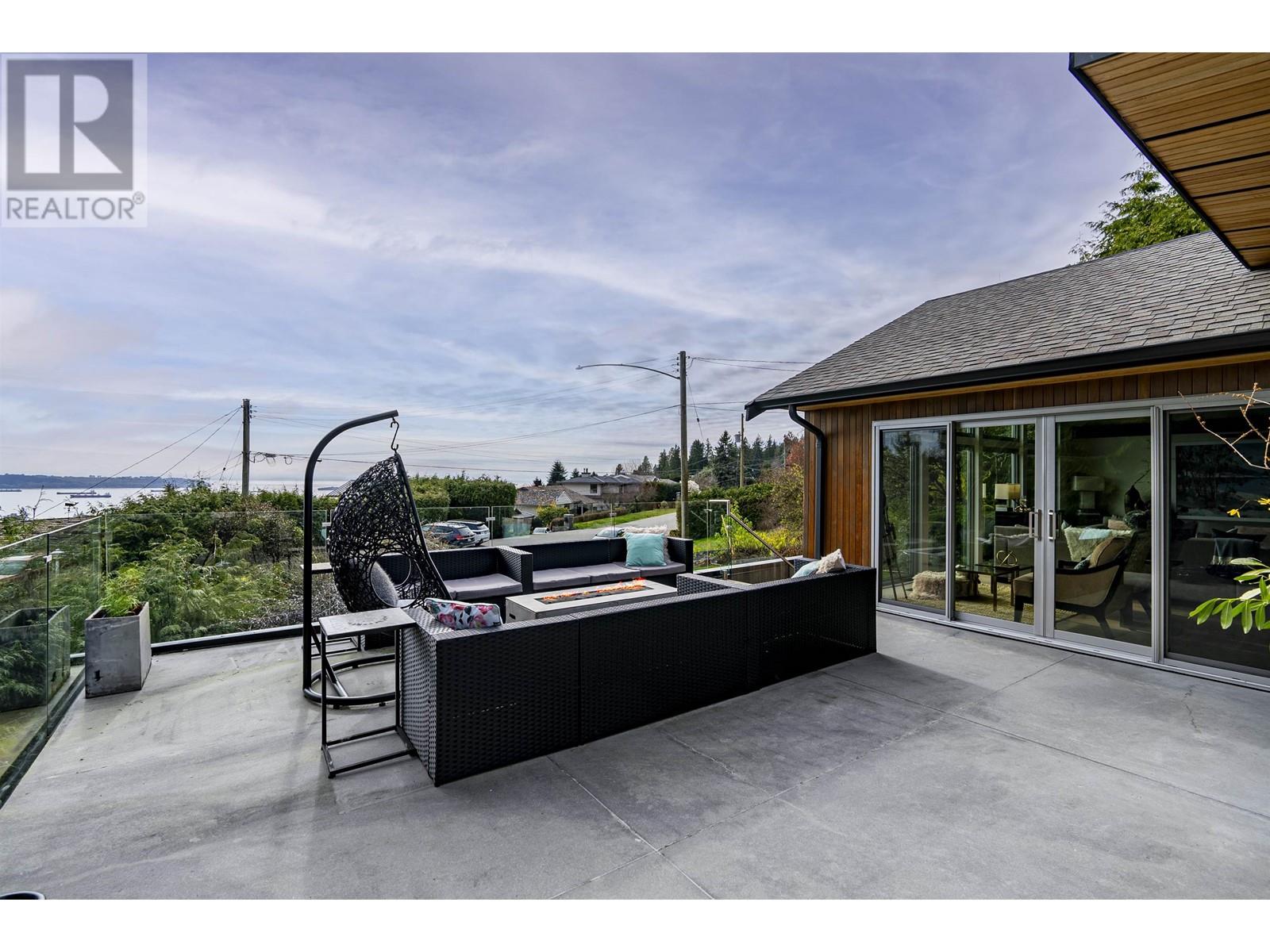 1715 Rosebery Avenue, West Vancouver, British Columbia  V7V 2Z5 - Photo 11 - R2866281
