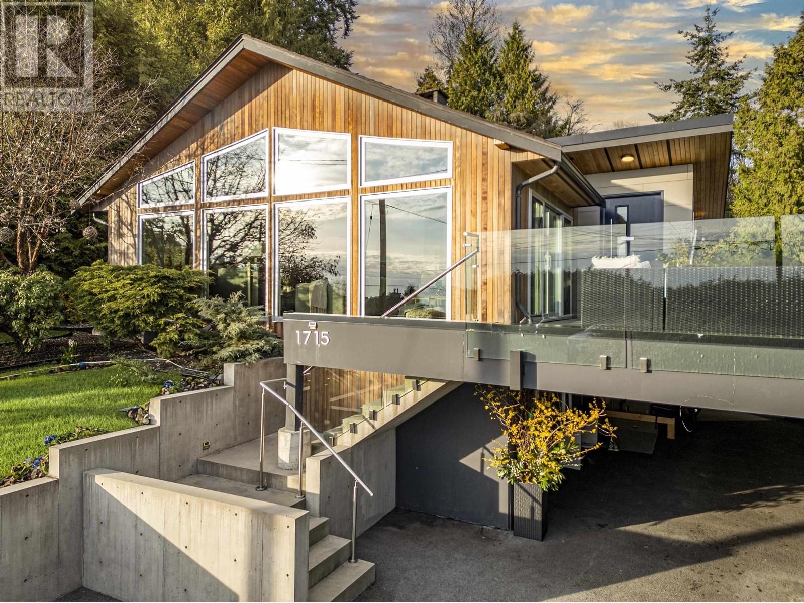1715 Rosebery Avenue, West Vancouver, British Columbia  V7V 2Z5 - Photo 2 - R2866281